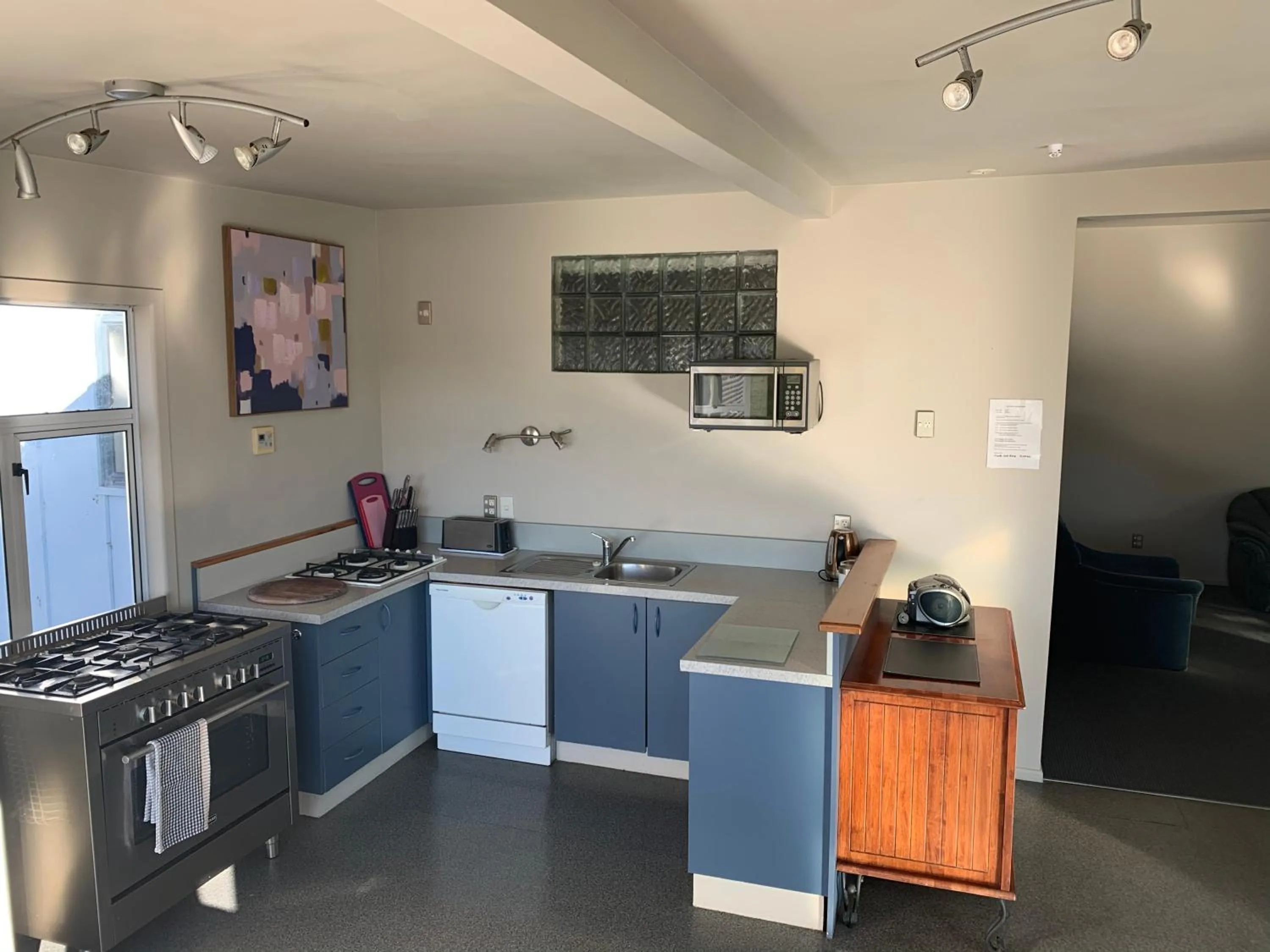 Kitchen or kitchenette in Spires Barn Lodge