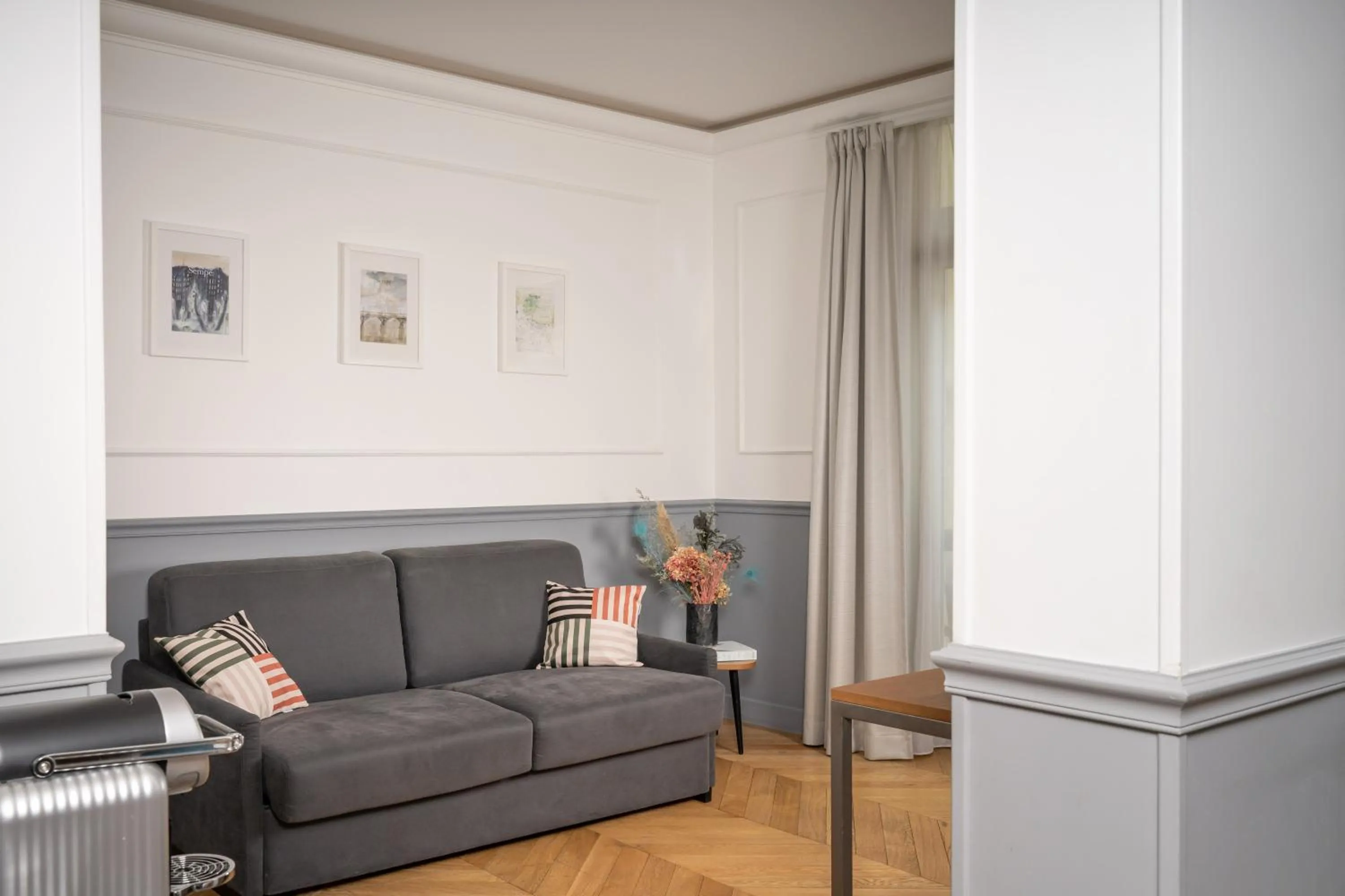 Seating area in Hotel Petit Lafayette