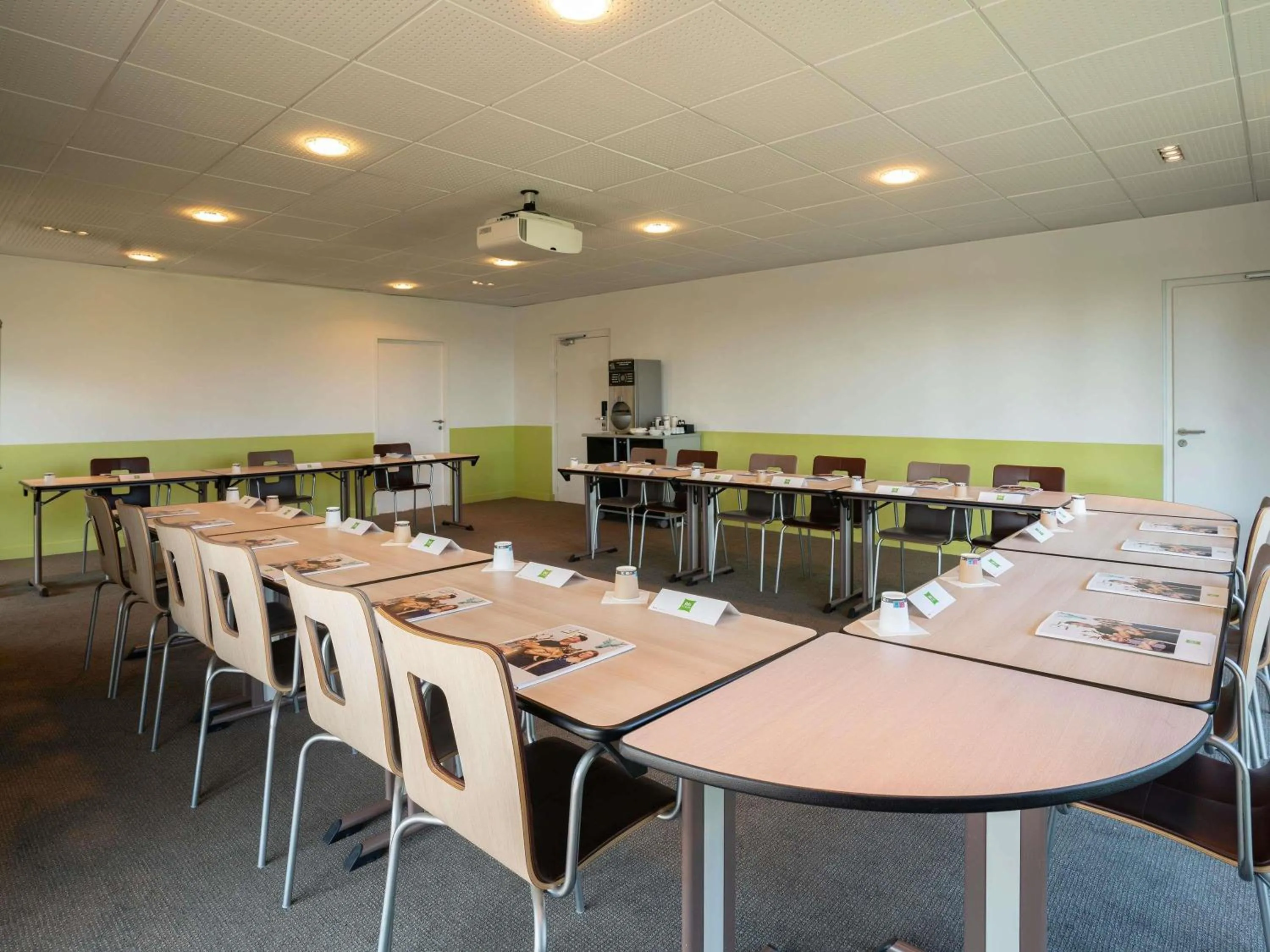 Meeting/conference room in ibis Styles Guéret