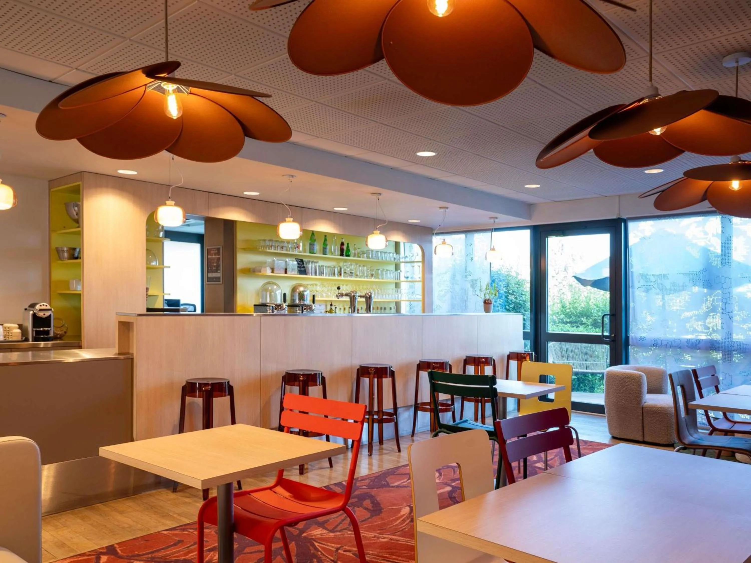 Lounge or bar in ibis Styles Guéret