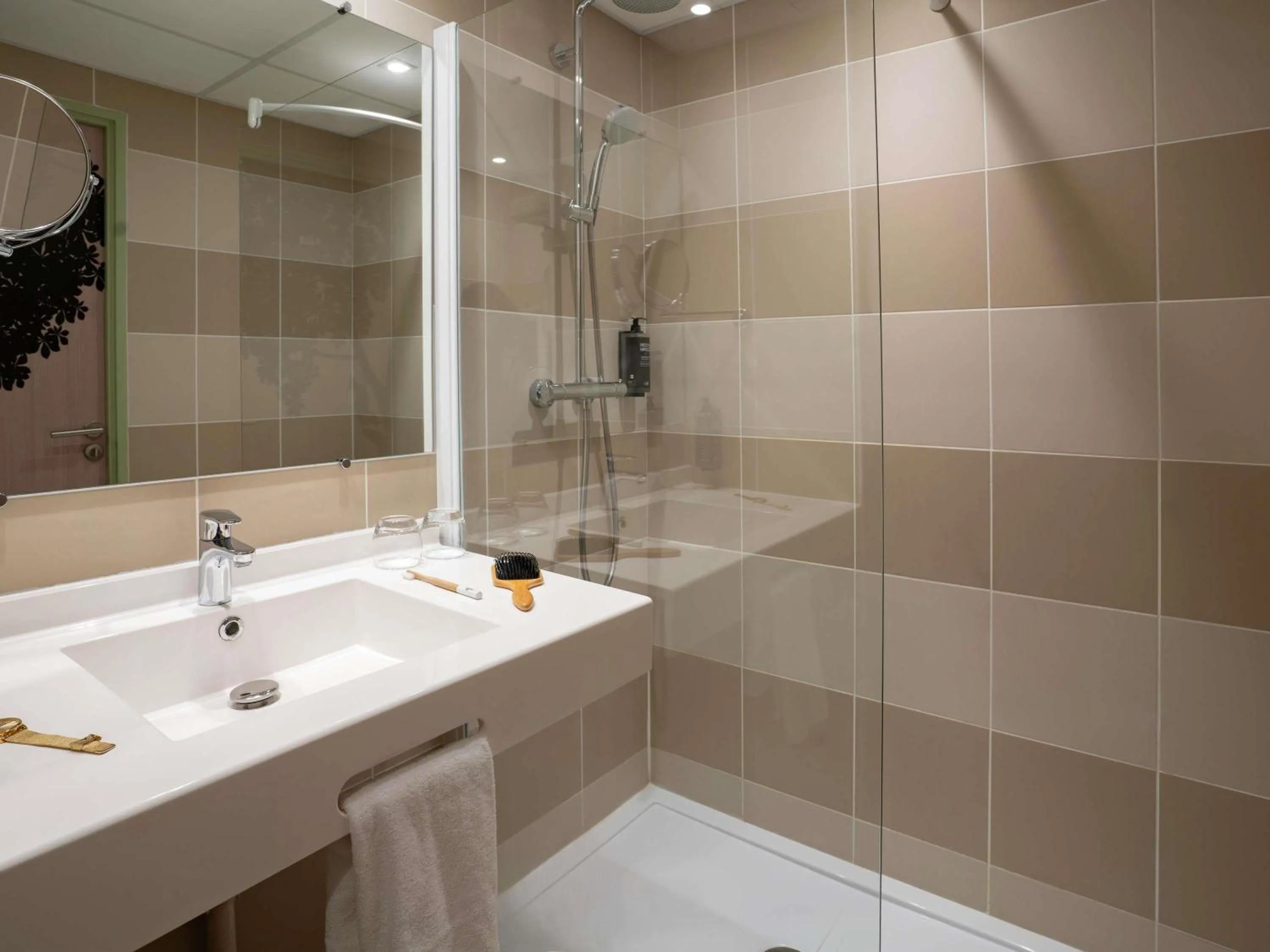 Bedroom in ibis Styles Guéret