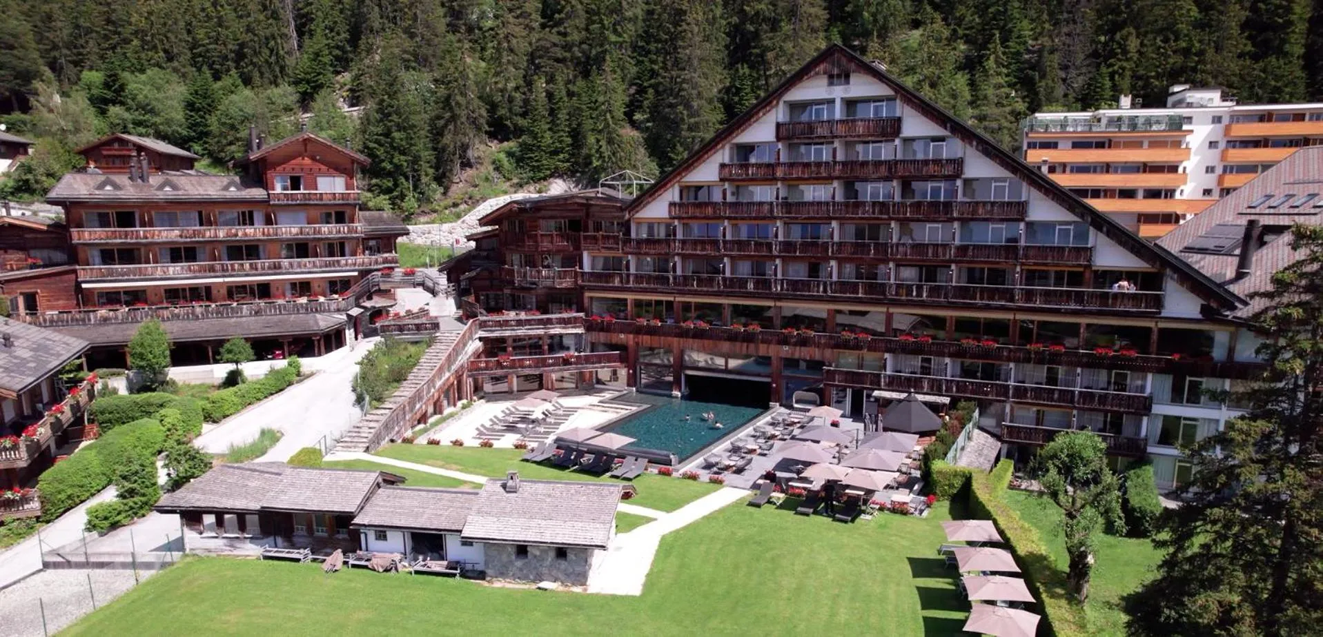 Property building in Hotel Etrier