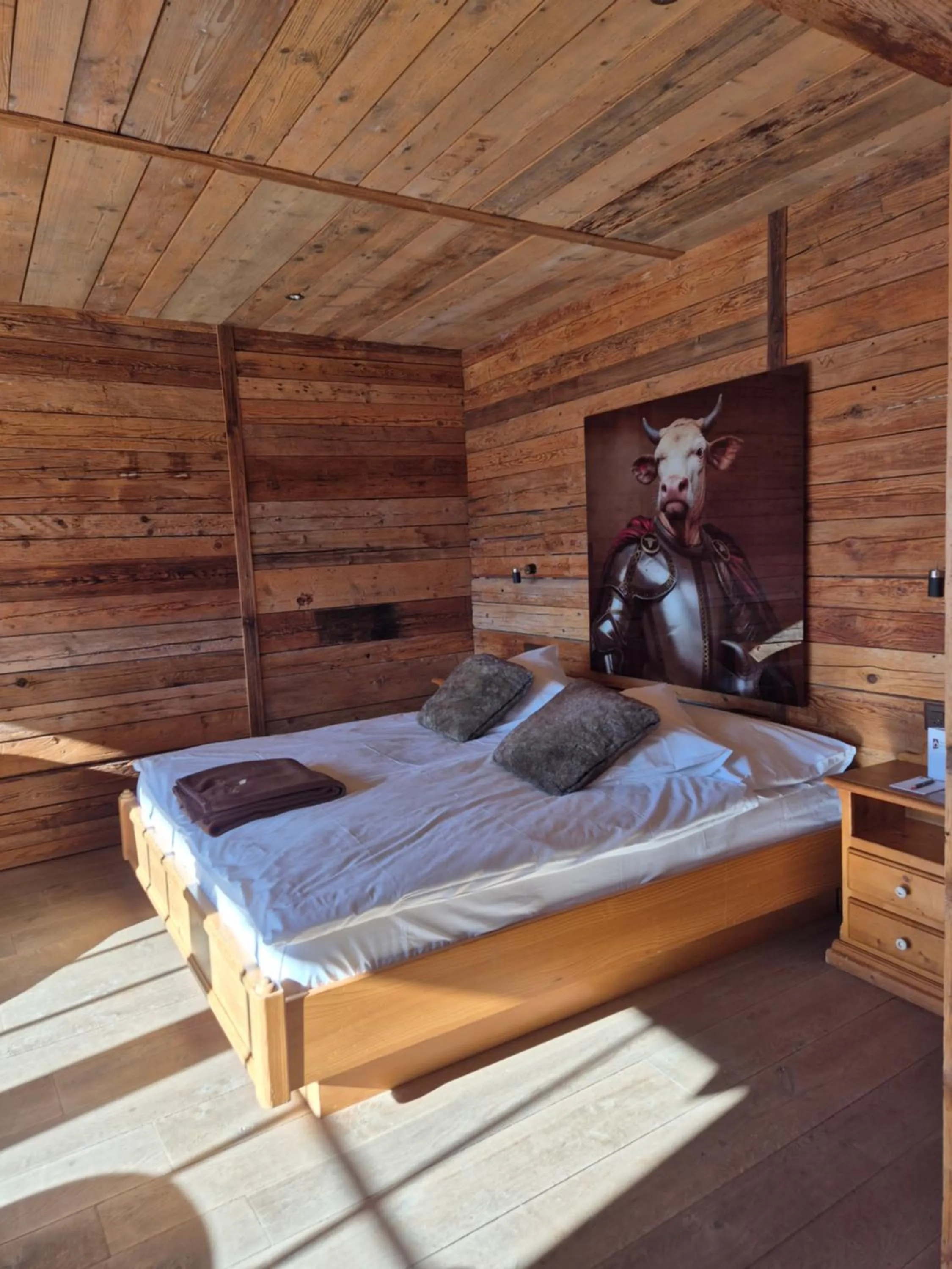 Property building, Bed in Hotel Etrier