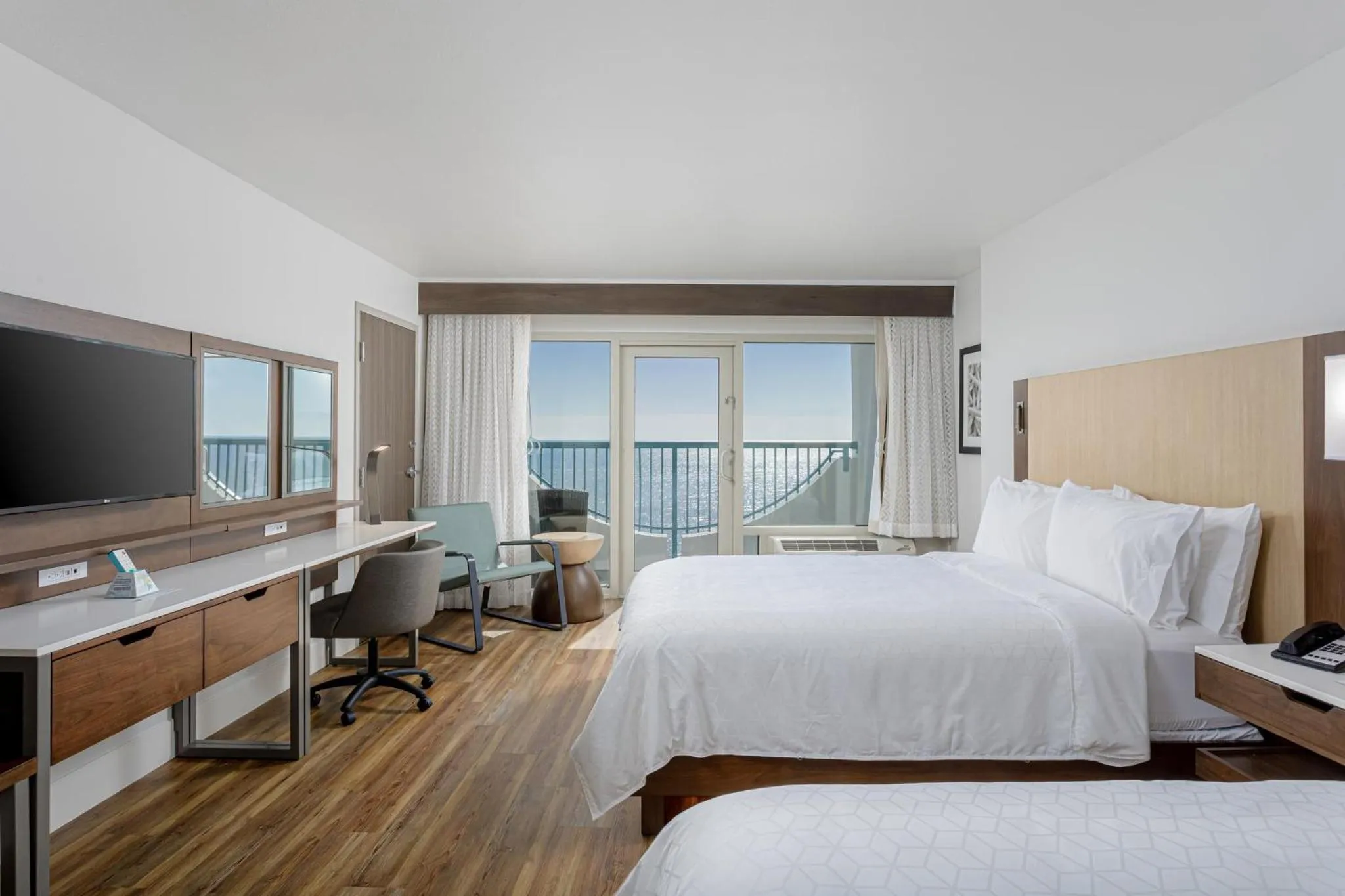 Photo of the whole room, Bed in Holiday Inn Express Pensacola Beach by IHG
