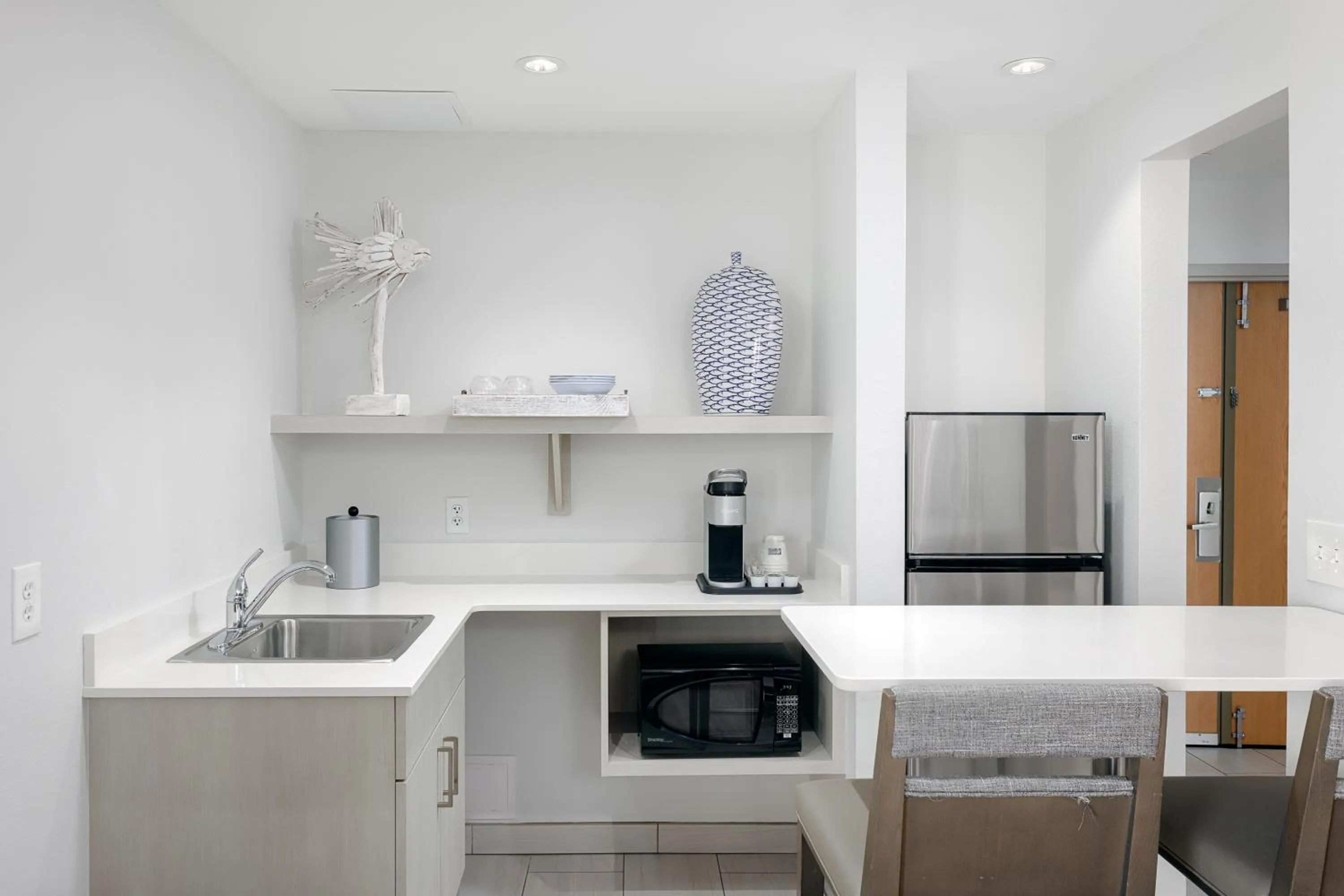 Kitchen or kitchenette in Holiday Inn Express Pensacola Beach by IHG