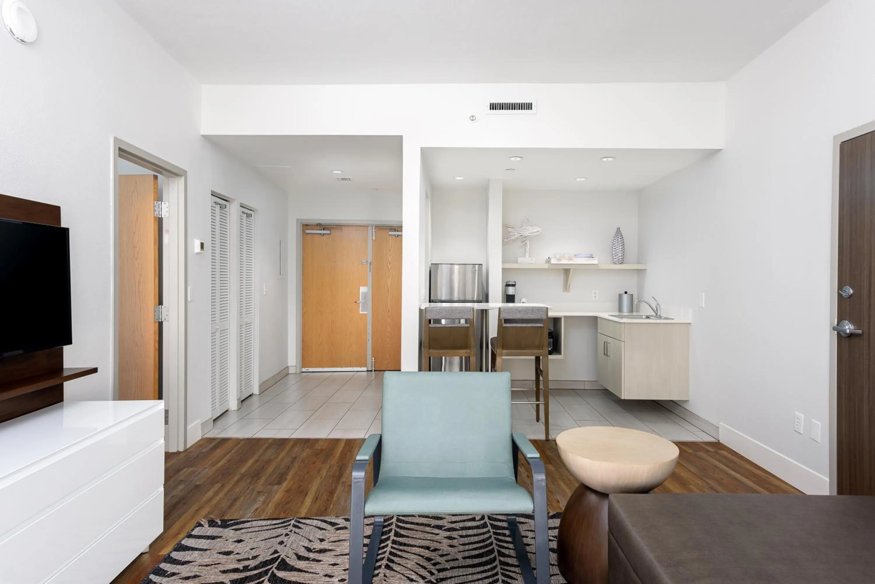 Kitchen or kitchenette in Holiday Inn Express Pensacola Beach by IHG