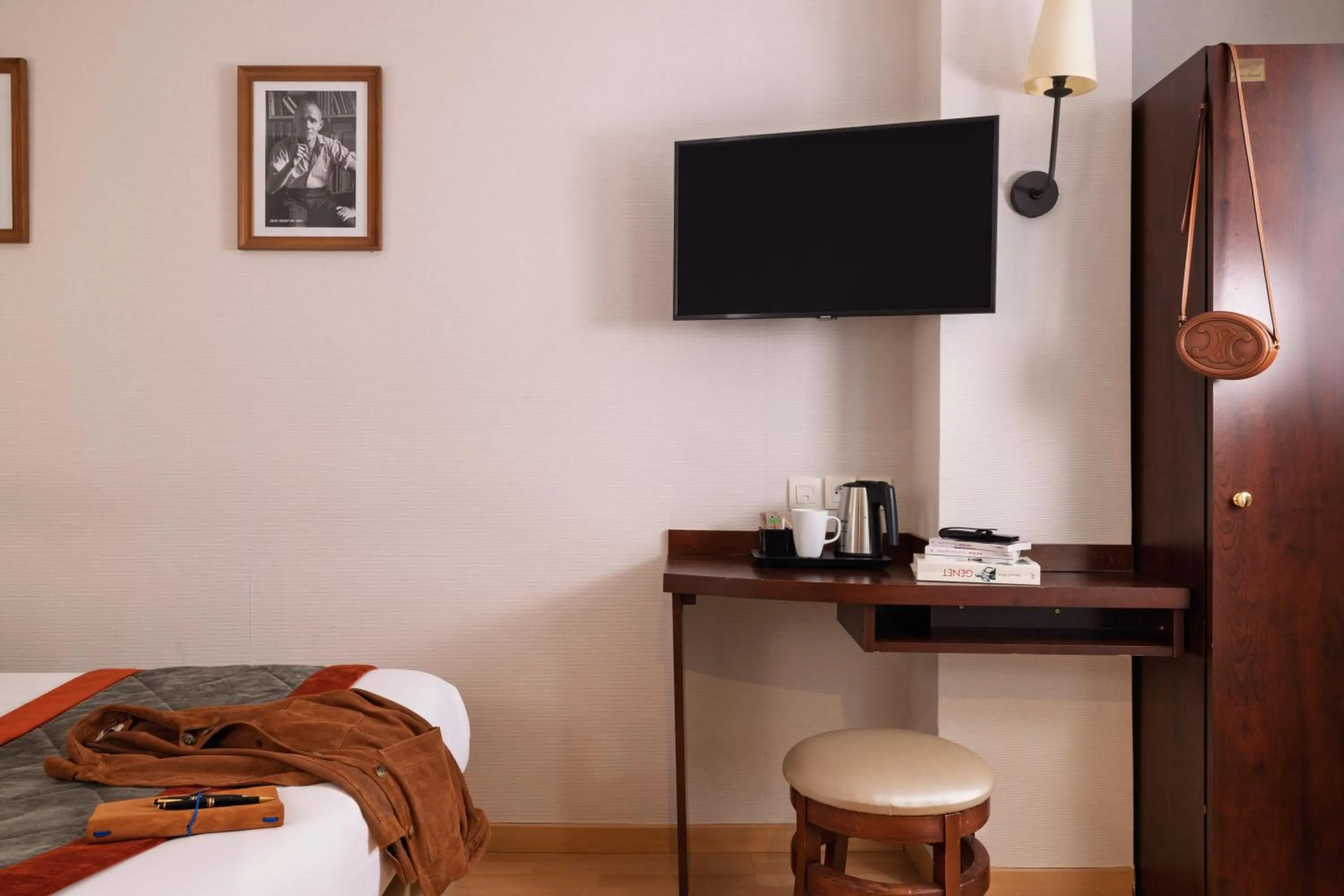 TV and multimedia, Bed in Jack's Hotel