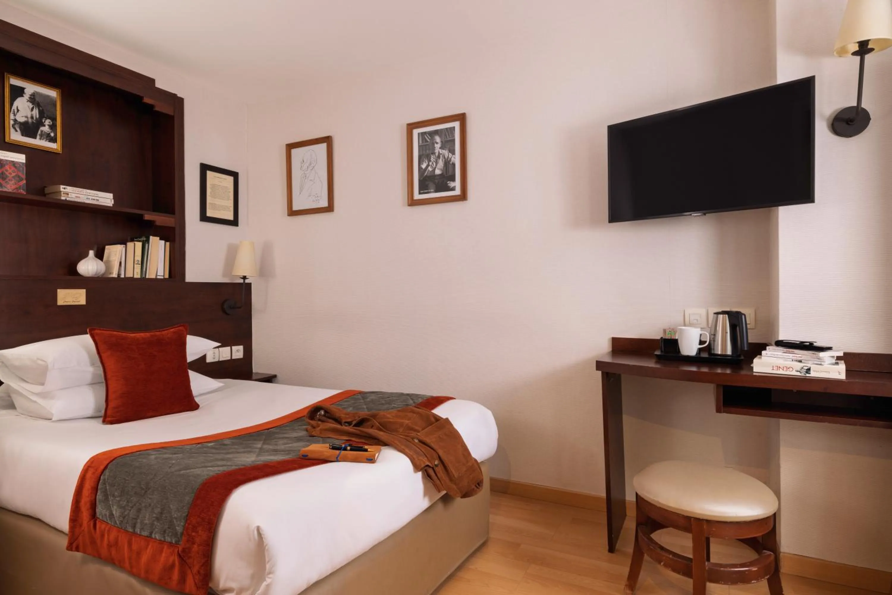 Photo of the whole room, Bed in Jack's Hotel