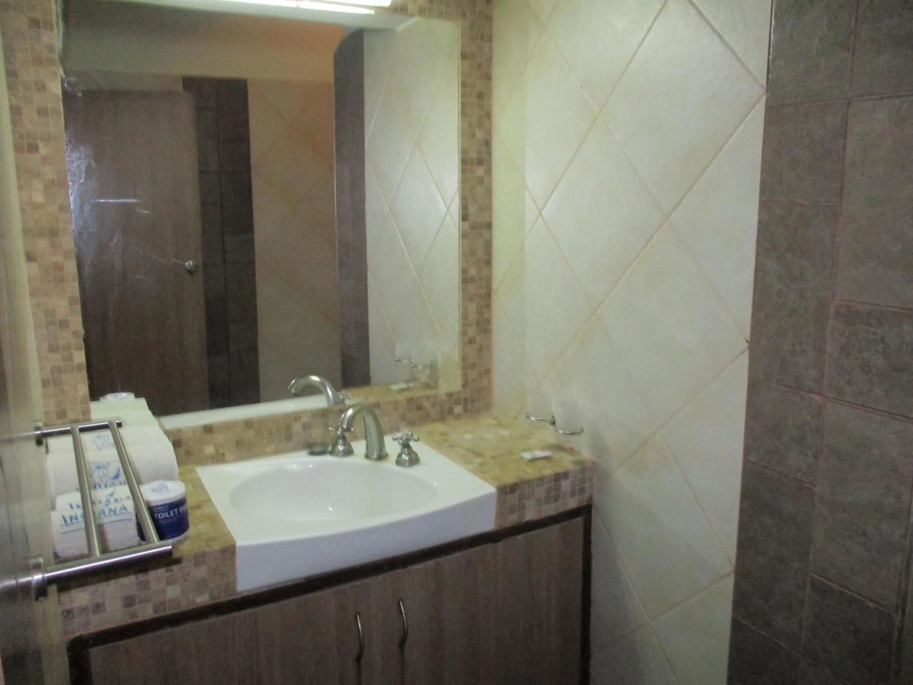 Bathroom in Indiana Beach Apartments