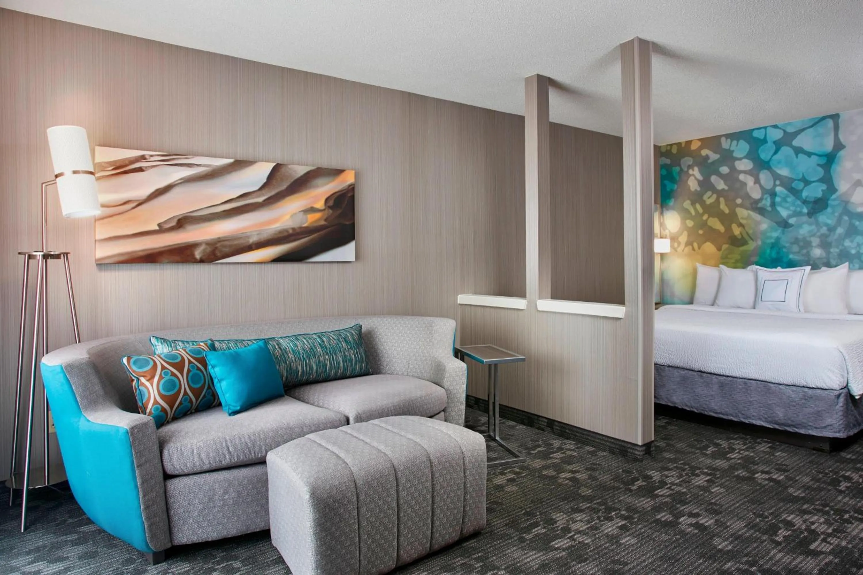 Living room, Bed in Courtyard by Marriott Detroit Pontiac/Auburn Hills