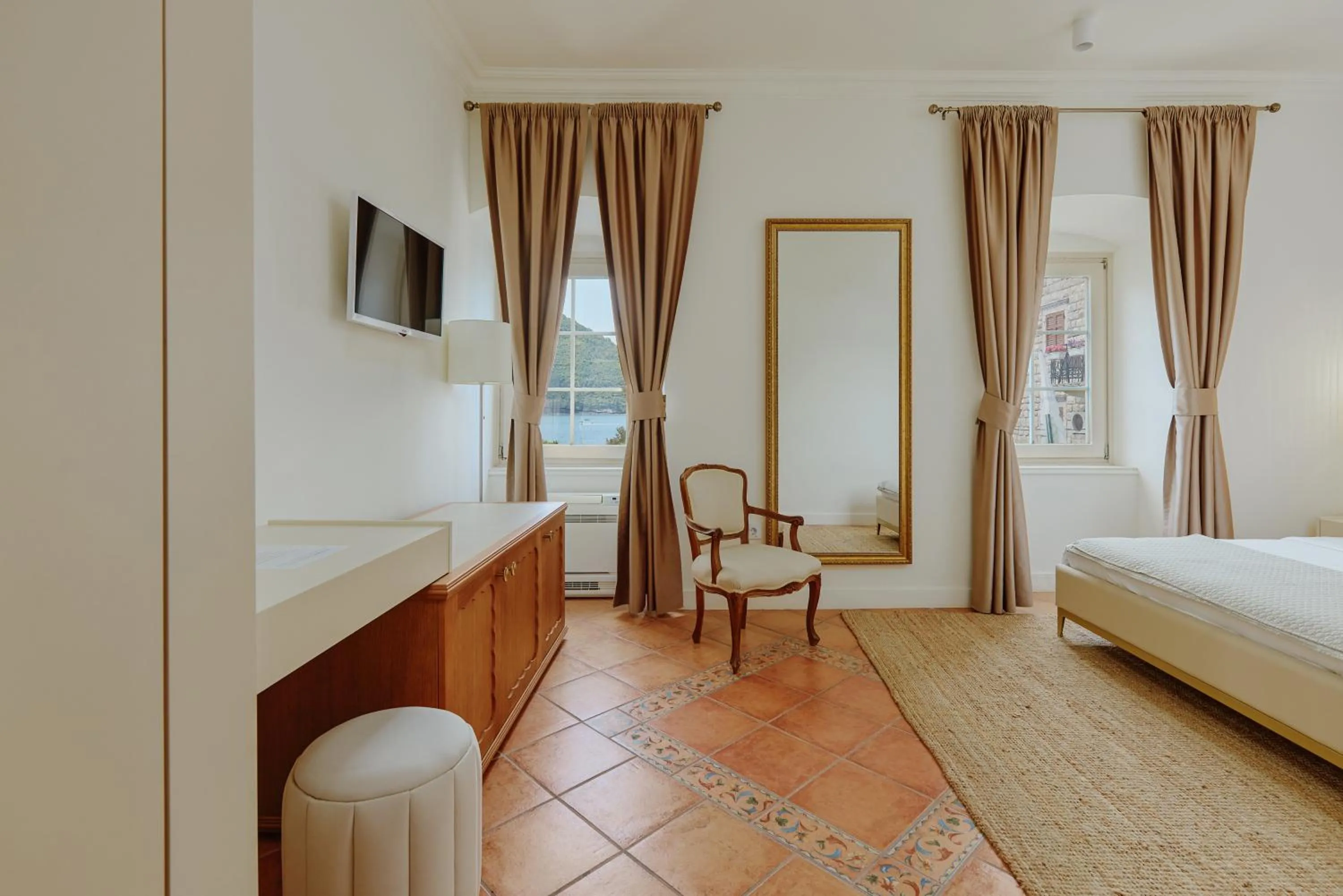 TV and multimedia, Bed in Vila Perast Boutique Hotel