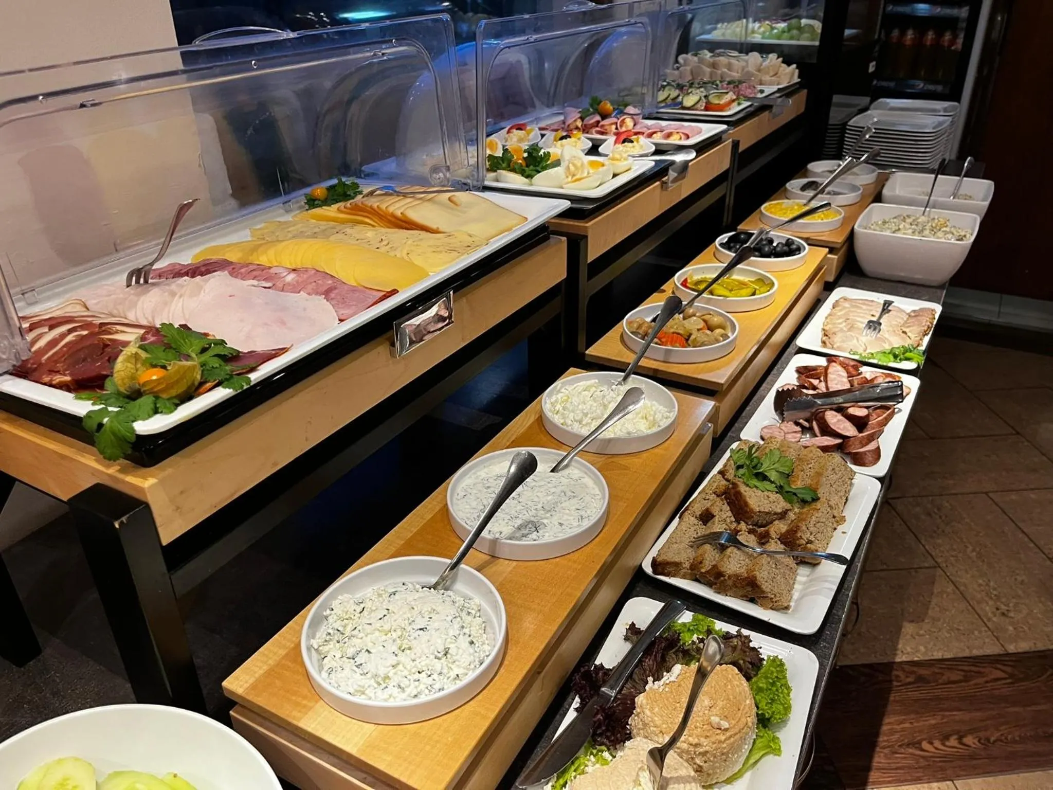 Food and drinks in Amber Hotel