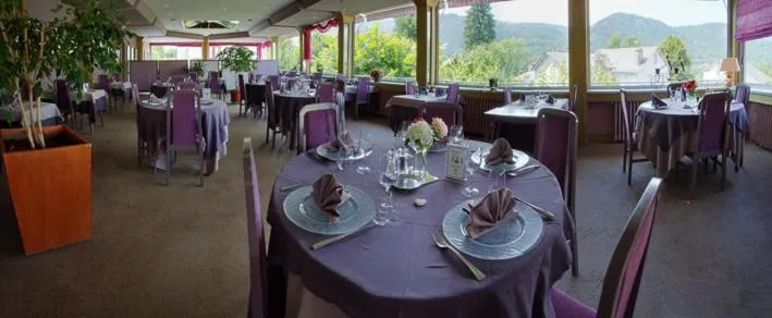 Staff in Logis Hôtel restaurant Bel Horizon