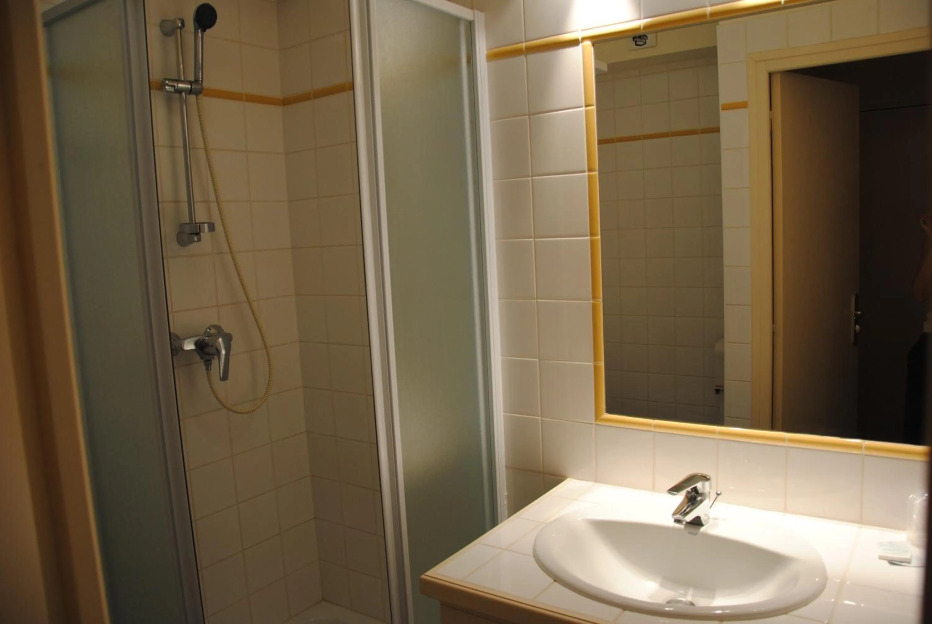 Shower in Logis Hôtel restaurant Bel Horizon