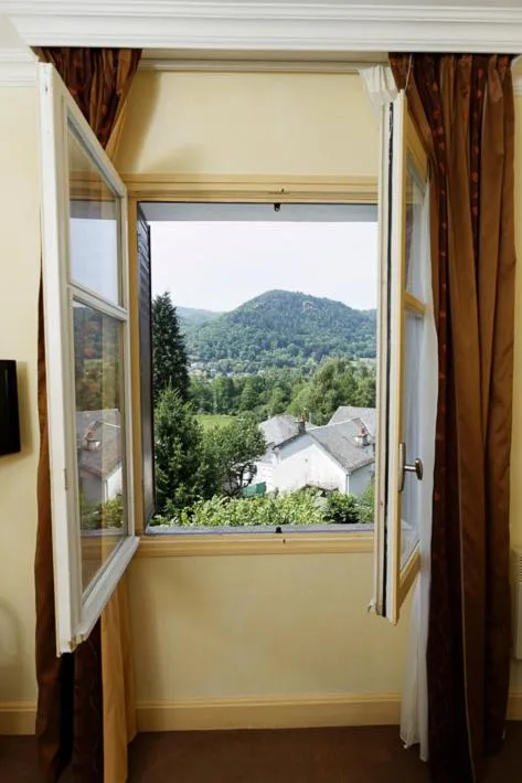Shower in Logis Hôtel restaurant Bel Horizon