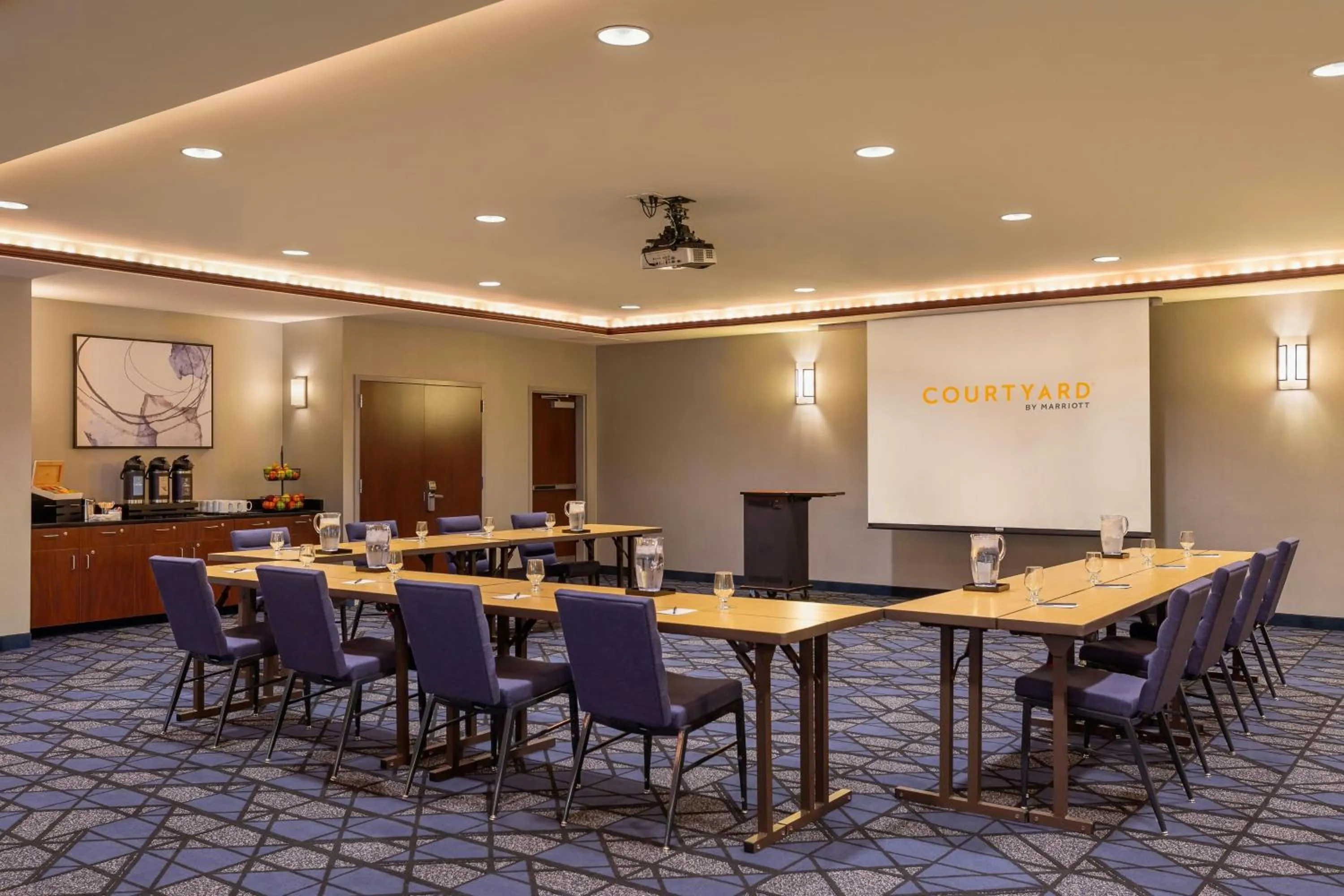 Meeting/conference room in Courtyard by Marriott Madison West / Middleton