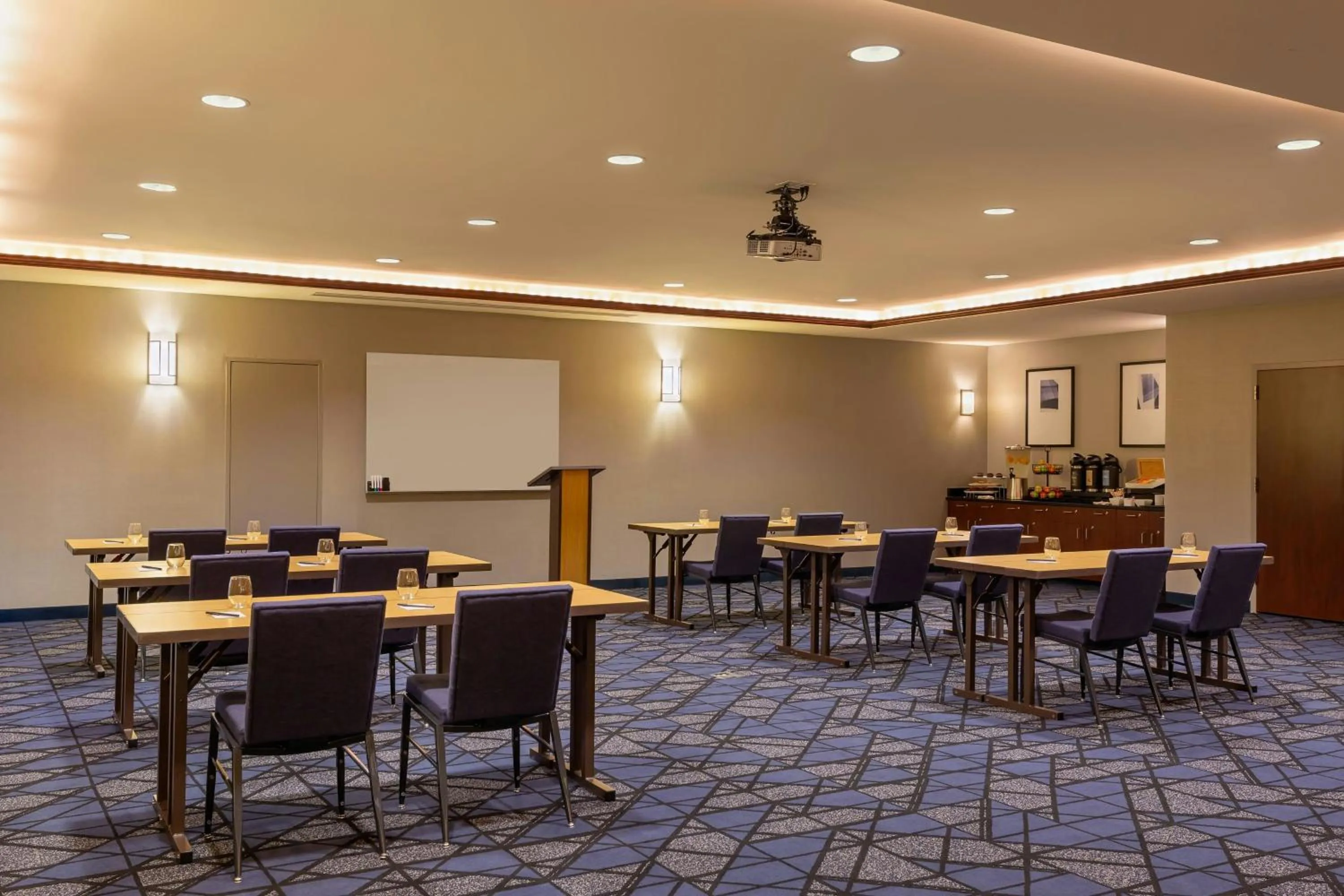 Meeting/conference room in Courtyard by Marriott Madison West / Middleton