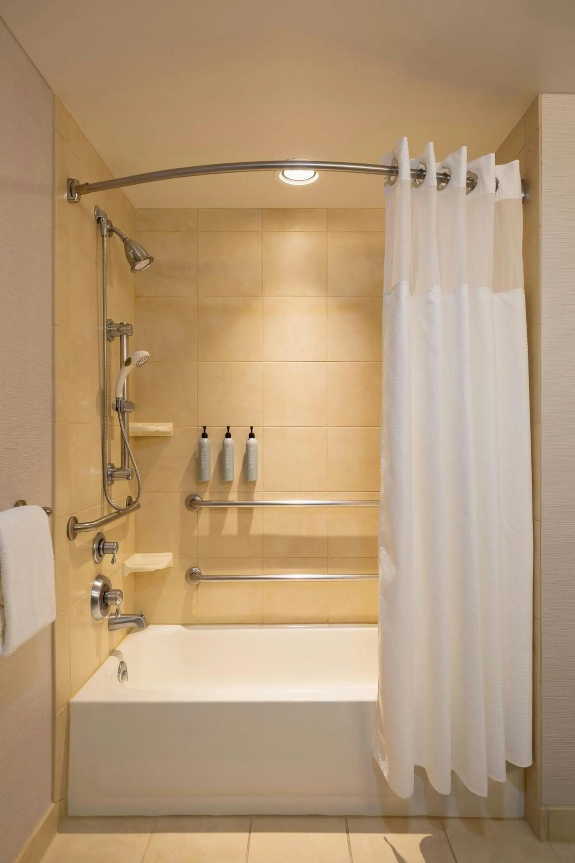 Bathroom in Courtyard by Marriott Madison West / Middleton