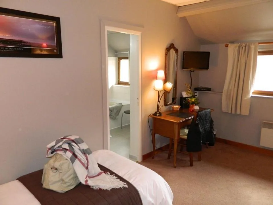 Photo of the whole room, Bed in LOGIS - Auberge Du Colombier