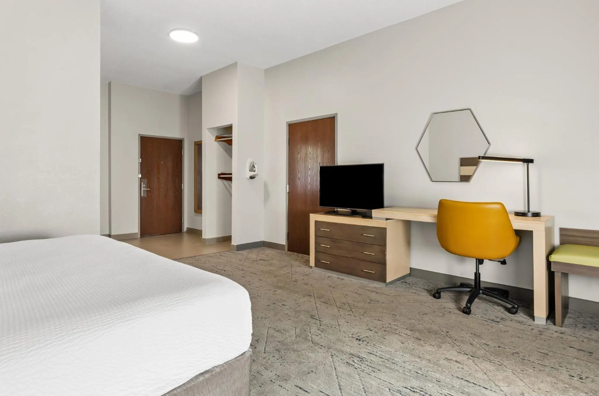 Photo of the whole room, Bed in Holiday Inn Express Princeton/I-77 by IHG