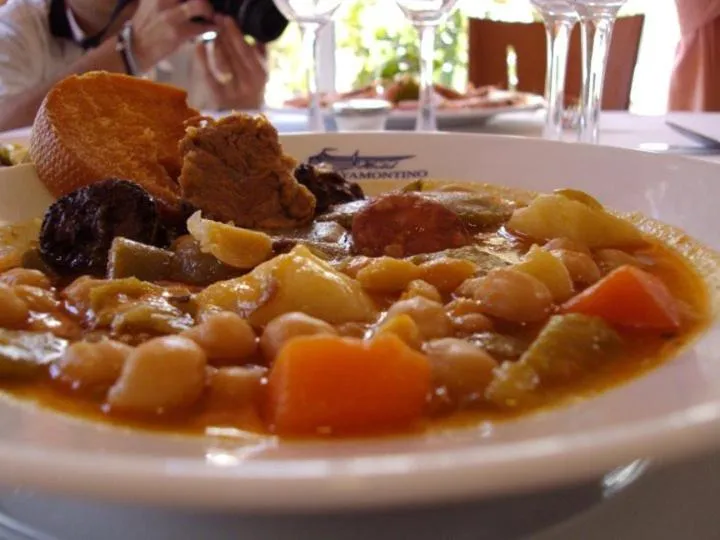 Restaurant/places to eat in Hotel Ayamontino