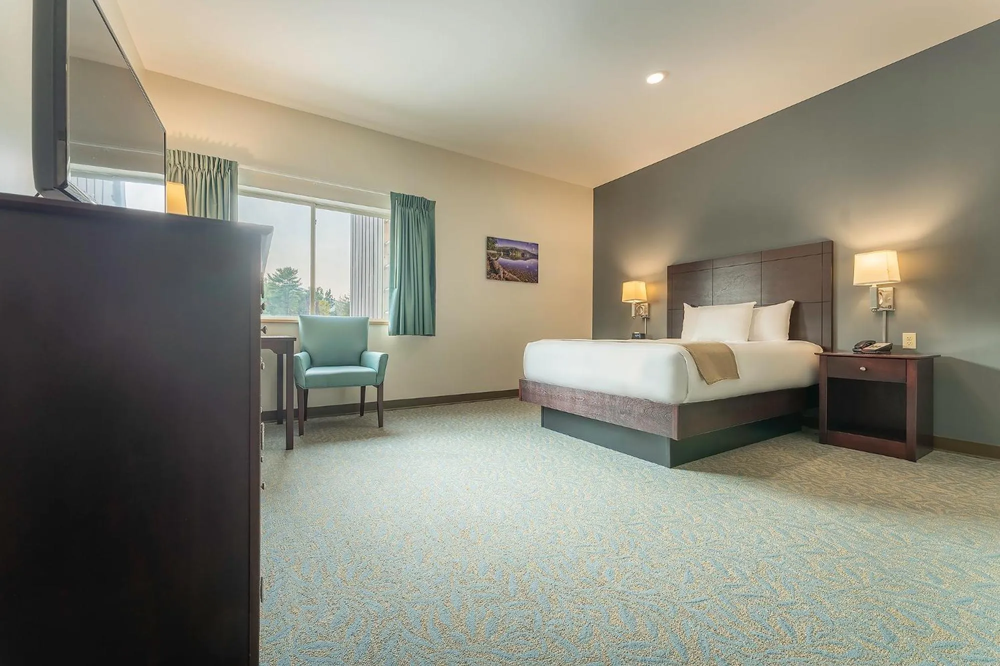 Bed in Sun & Ski Inn and Suites