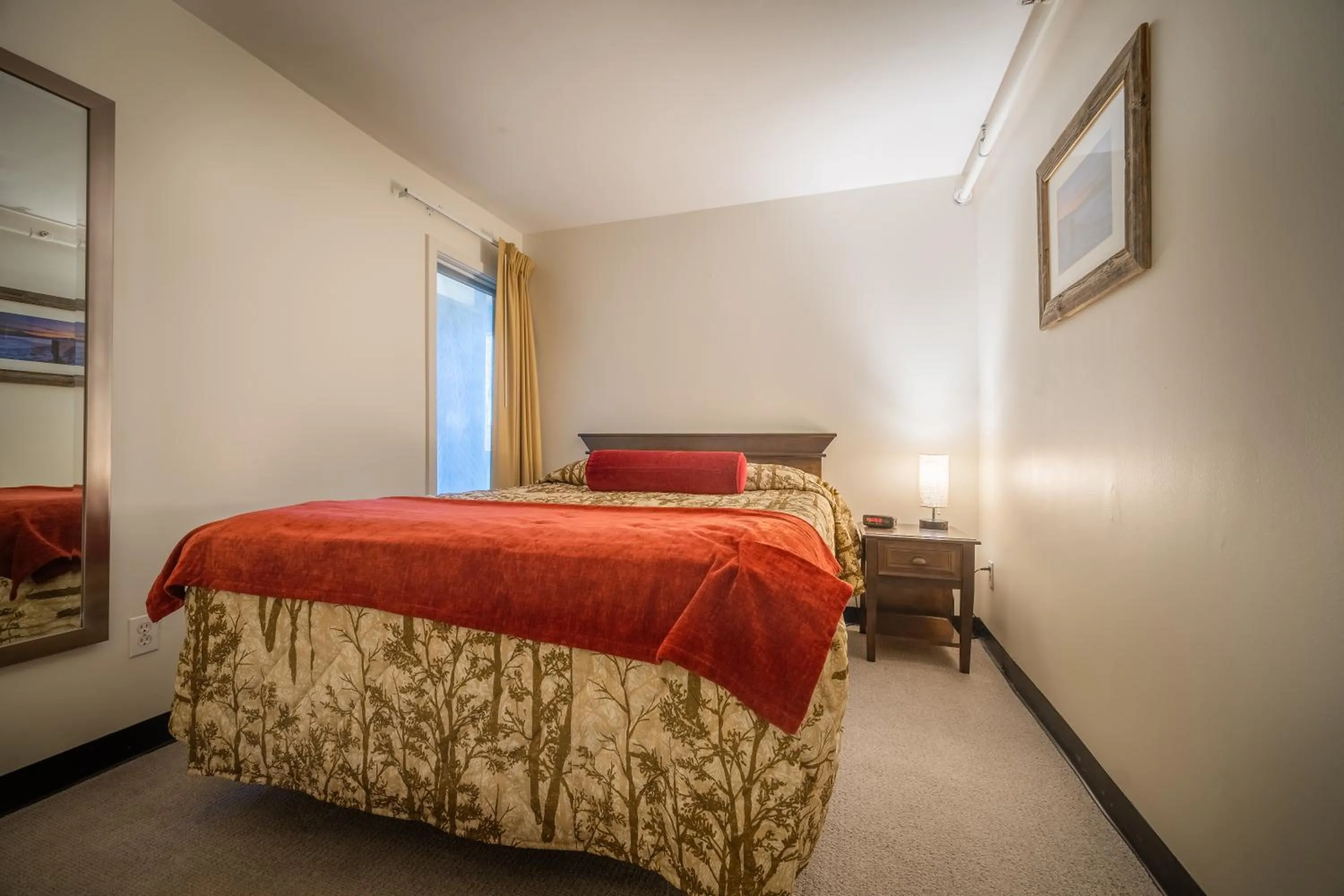 Bed in Sun & Ski Inn and Suites