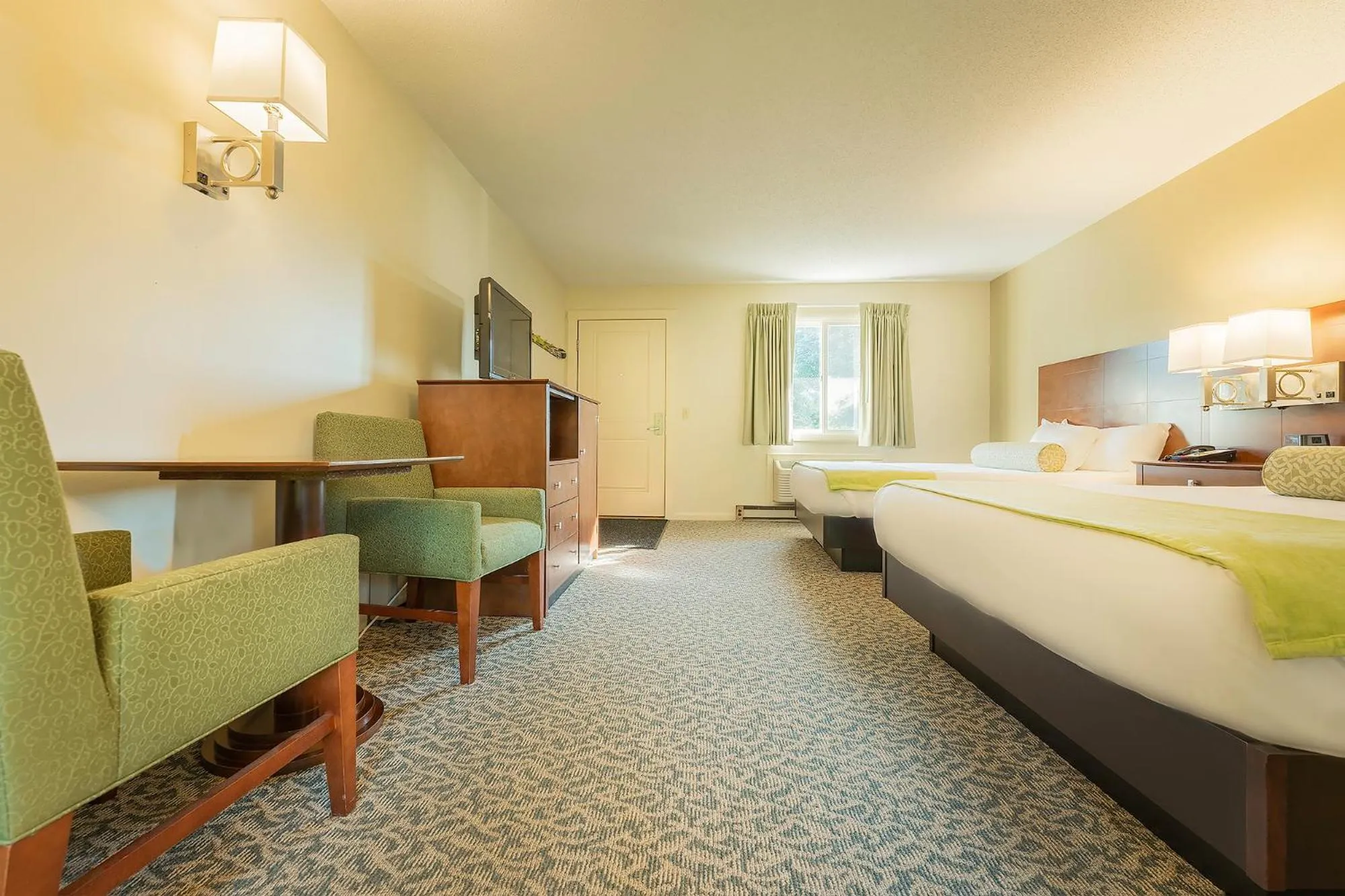 Seating area, Bed in Sun & Ski Inn and Suites