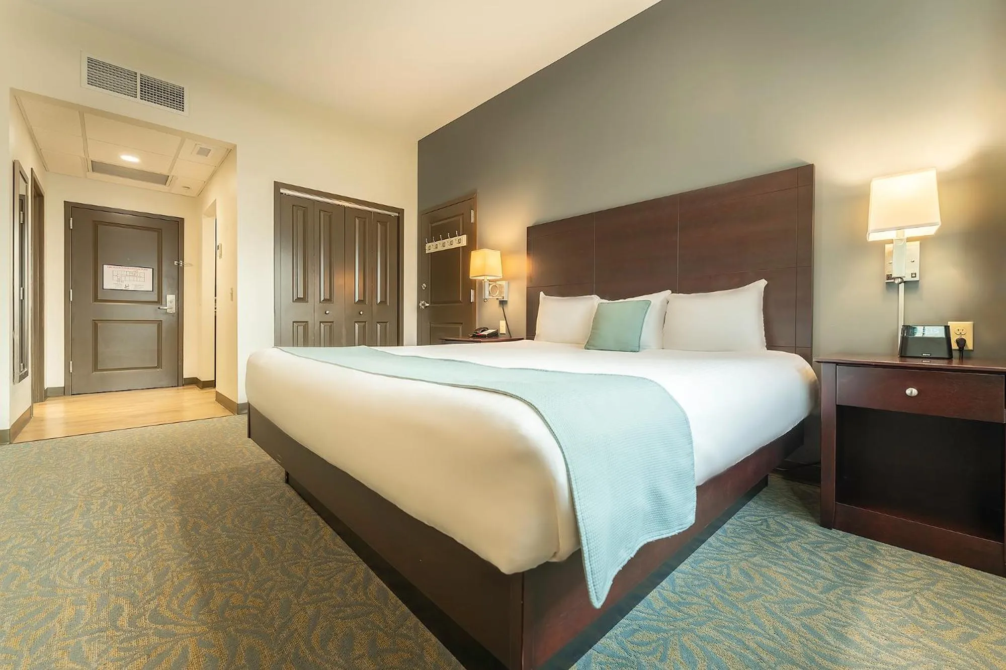 Bed in Sun & Ski Inn and Suites