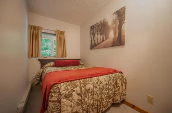 Bedroom, Bed in Sun & Ski Inn and Suites