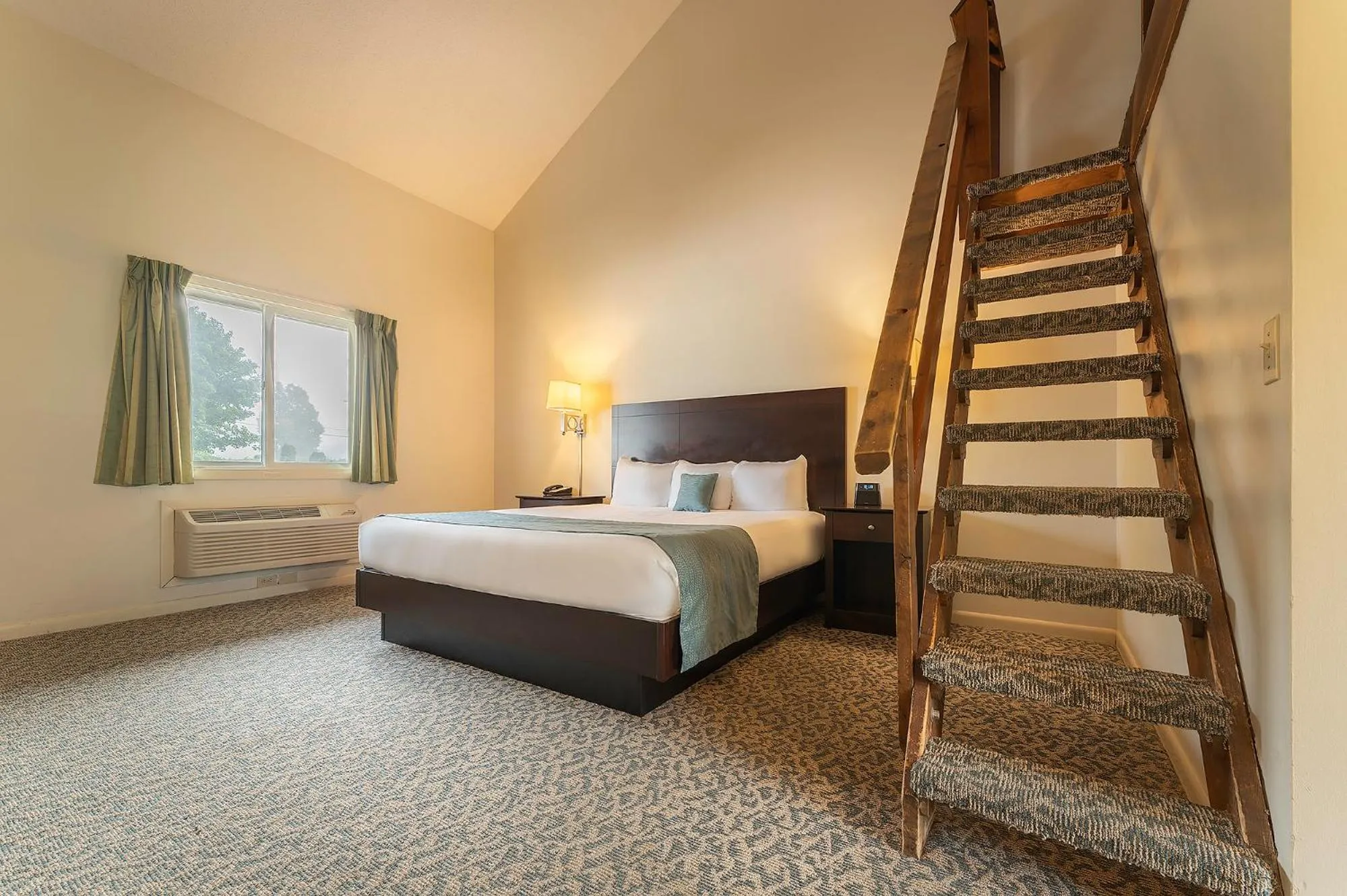 Bed in Sun & Ski Inn and Suites