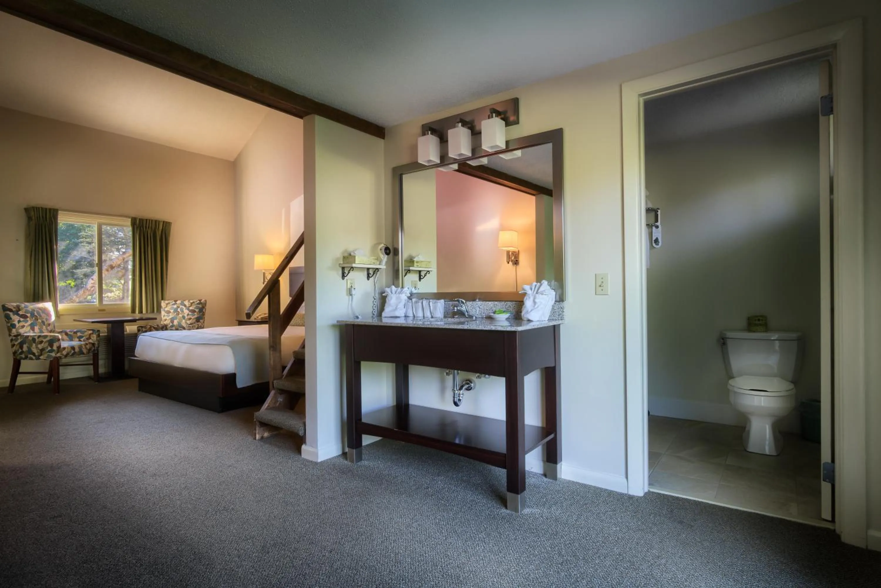 Photo of the whole room, Bed in Sun & Ski Inn and Suites