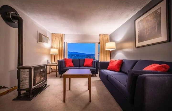 Living room in Sun & Ski Inn and Suites