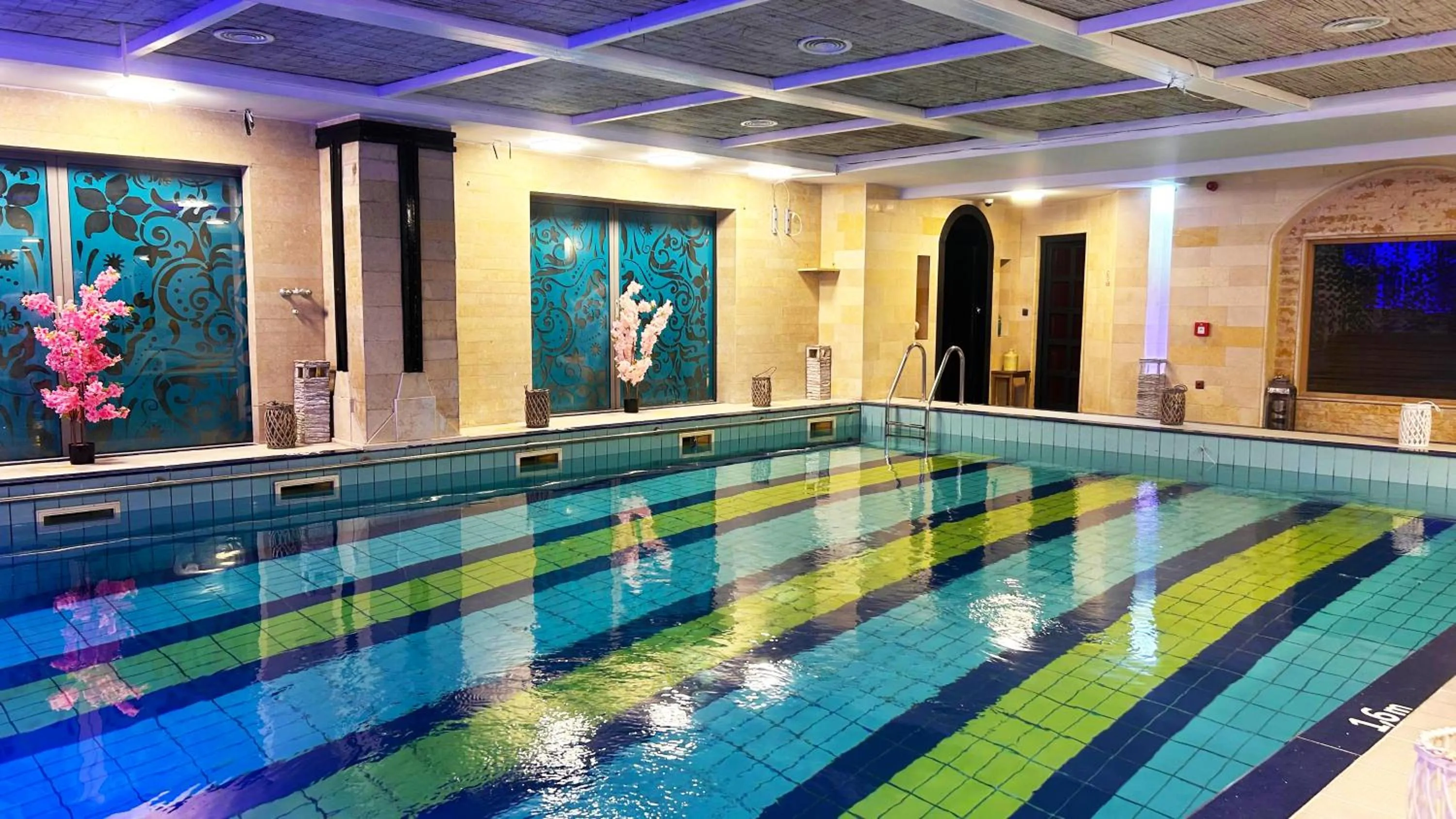 Swimming pool in Phoenicia Express Hotel