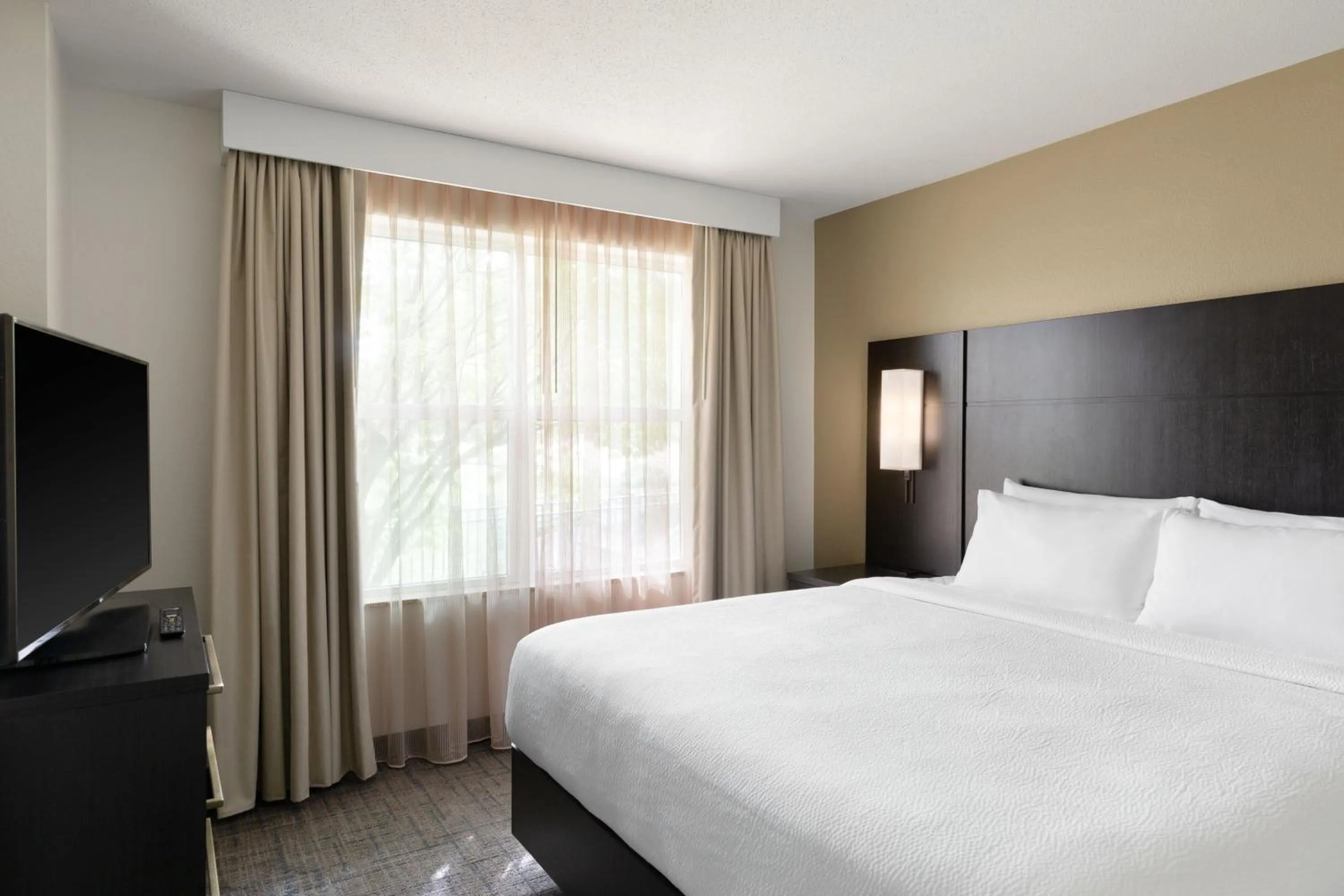 Bedroom, Bed in Residence Inn by Marriott Madison West/Middleton