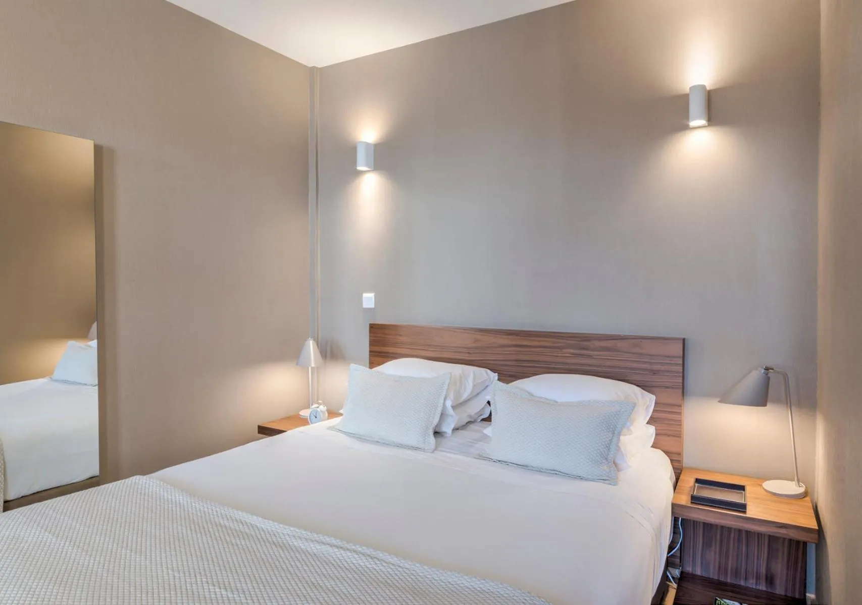 Bed in Oporto Street Sá de Noronha