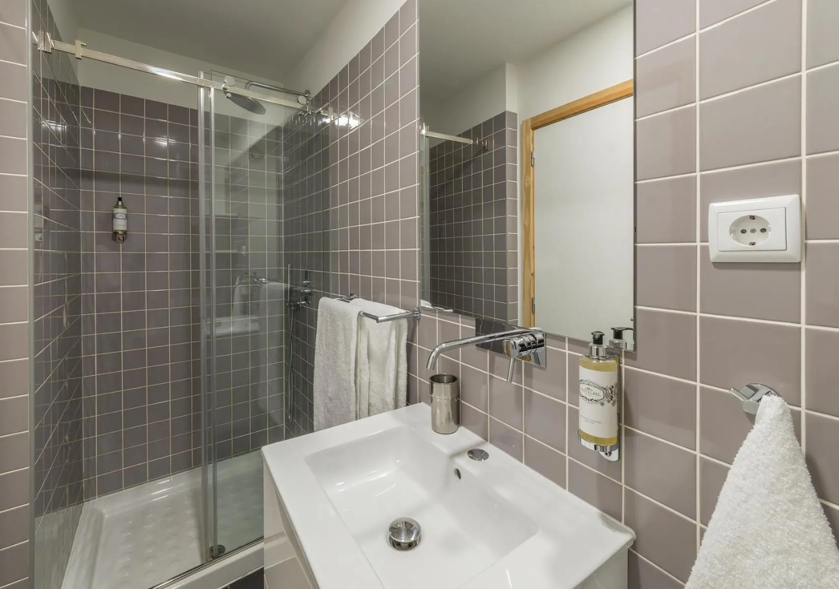 Bathroom in Oporto Street Sá de Noronha