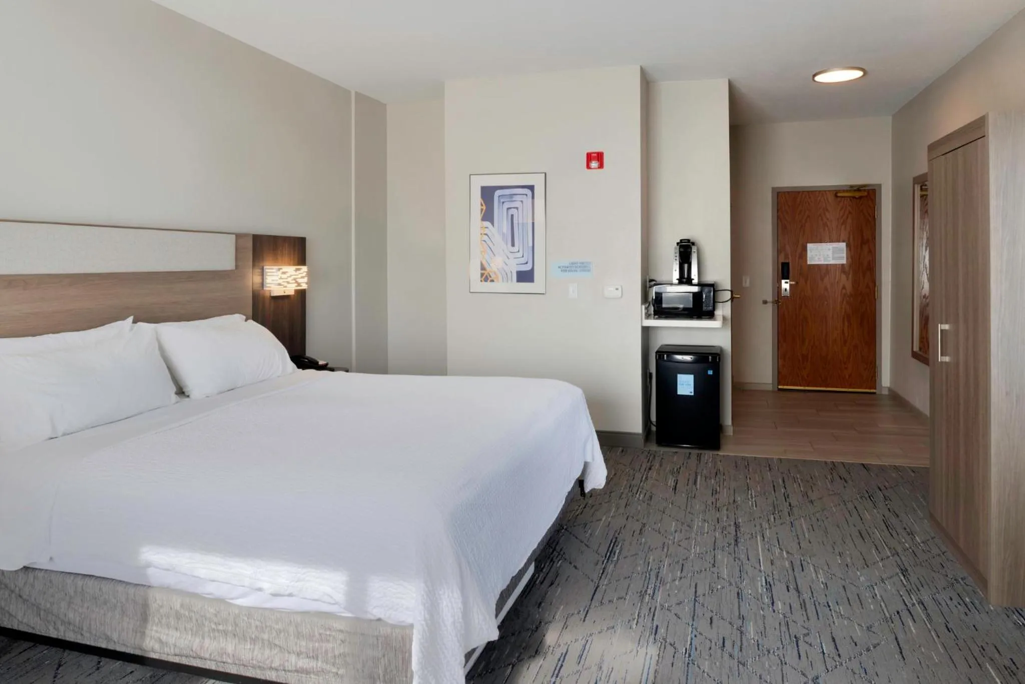 Photo of the whole room, Bed in Holiday Inn Express Hotel & Suites Fort Atkinson by IHG
