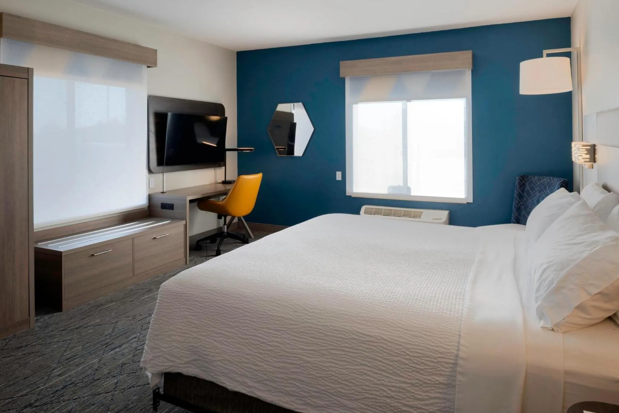 Photo of the whole room, Bed in Holiday Inn Express Hotel & Suites Fort Atkinson by IHG
