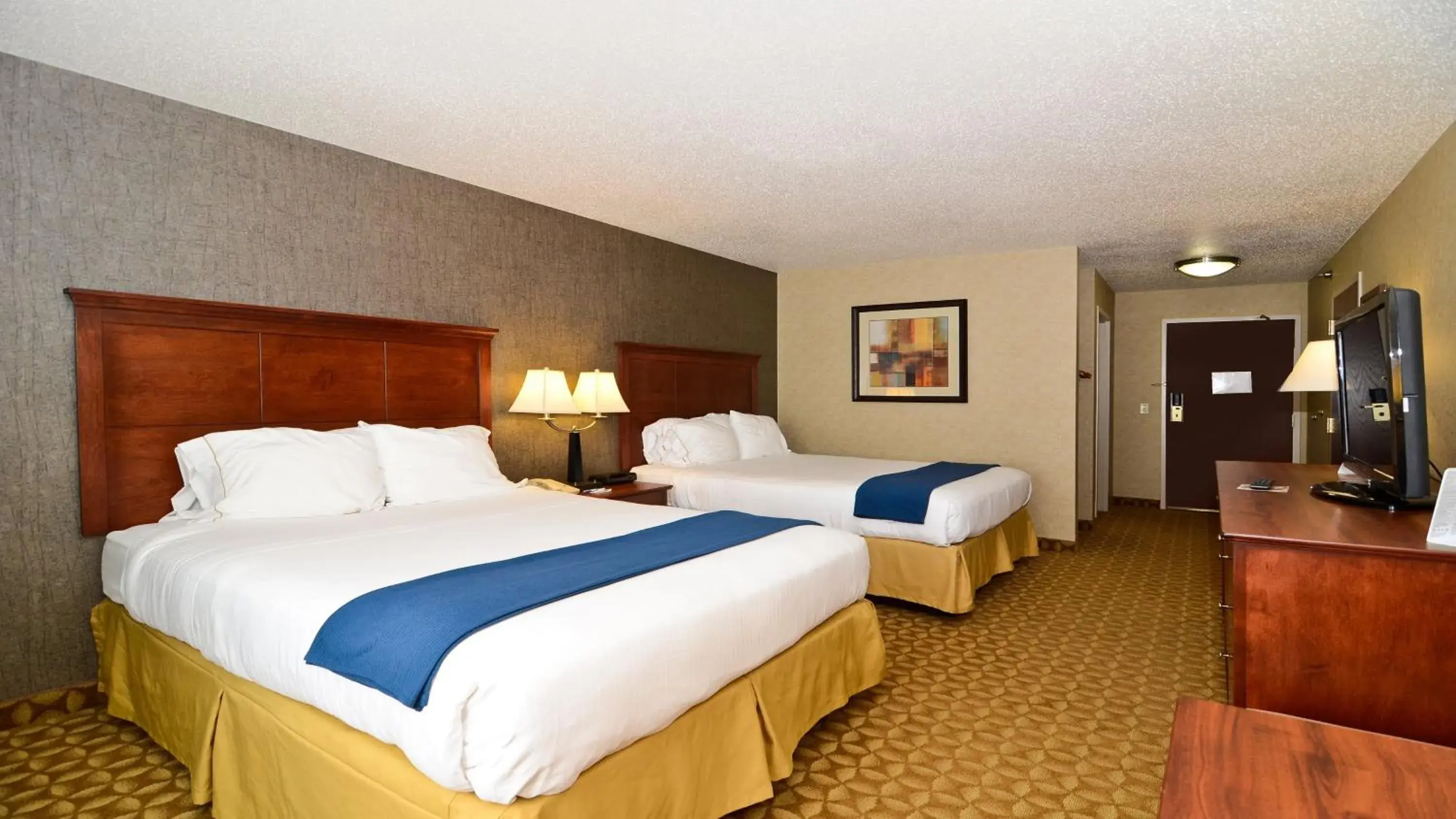 Standard Queen Room with Two Queen Beds in Holiday Inn Express Hotel & Suites Fort Atkinson by IHG Standard Queen Room with Two Queen Beds in Holiday Inn Express Hotel & Suites Fort Atkinson by IHG