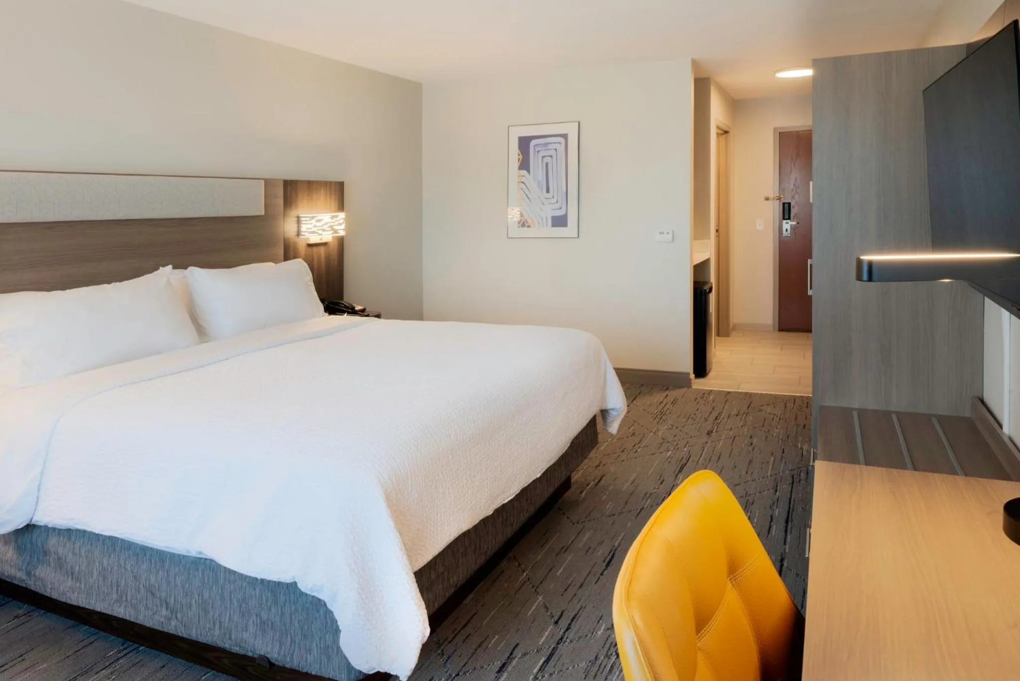 Photo of the whole room, Bed in Holiday Inn Express Hotel & Suites Fort Atkinson by IHG