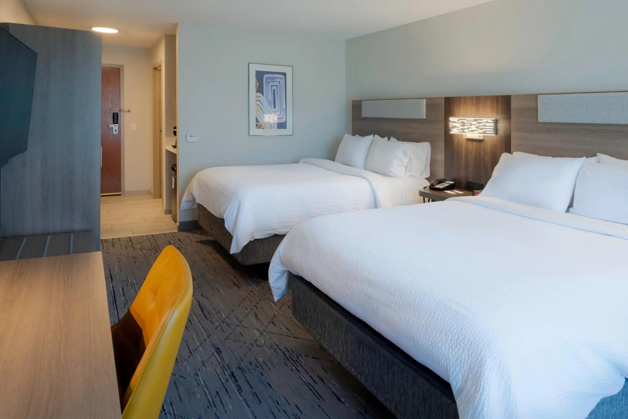Photo of the whole room, Bed in Holiday Inn Express Hotel & Suites Fort Atkinson by IHG