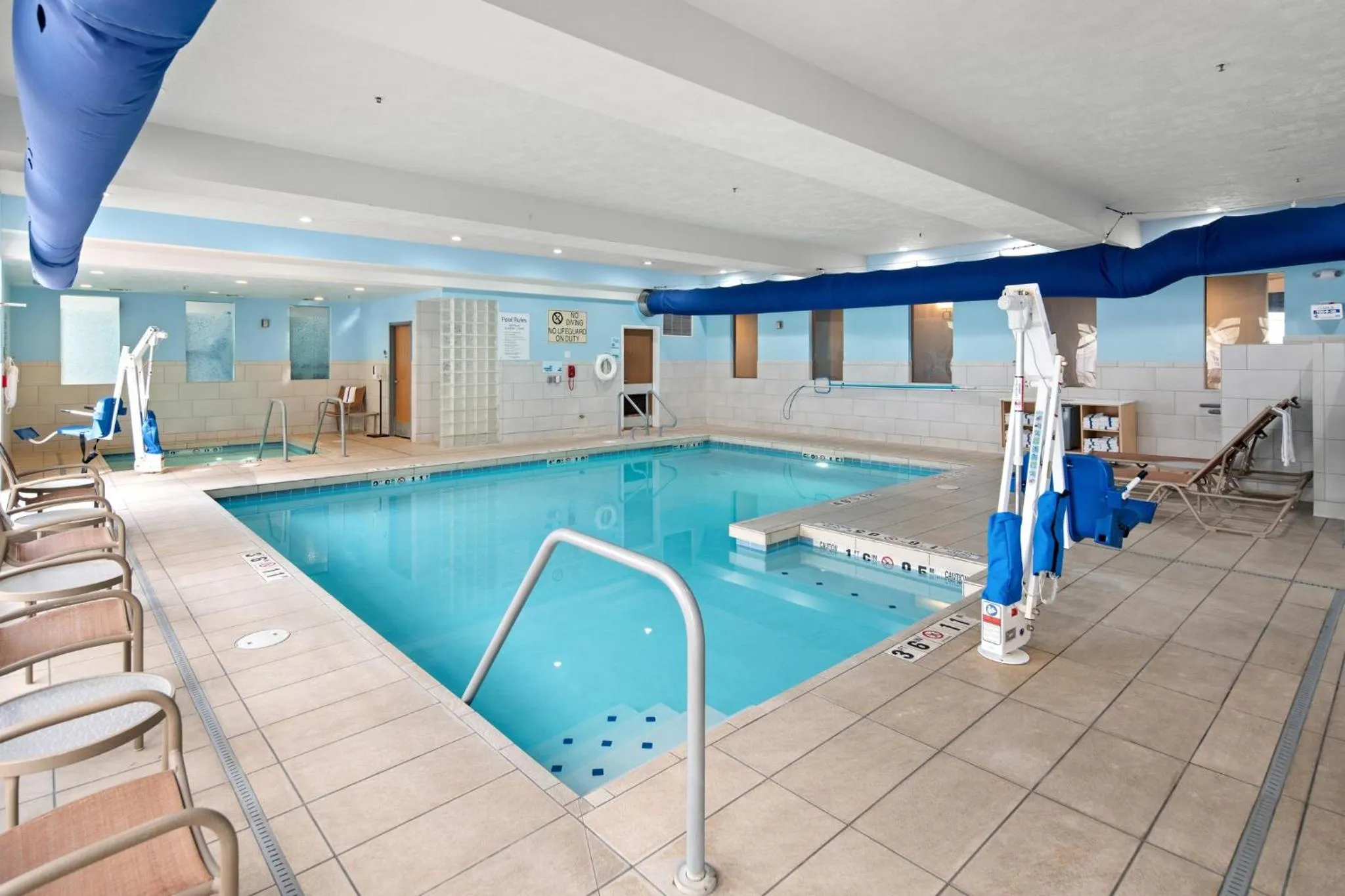 Swimming pool in Holiday Inn Express Hotel & Suites Coeur D'Alene I-90 Exit 11 by IHG