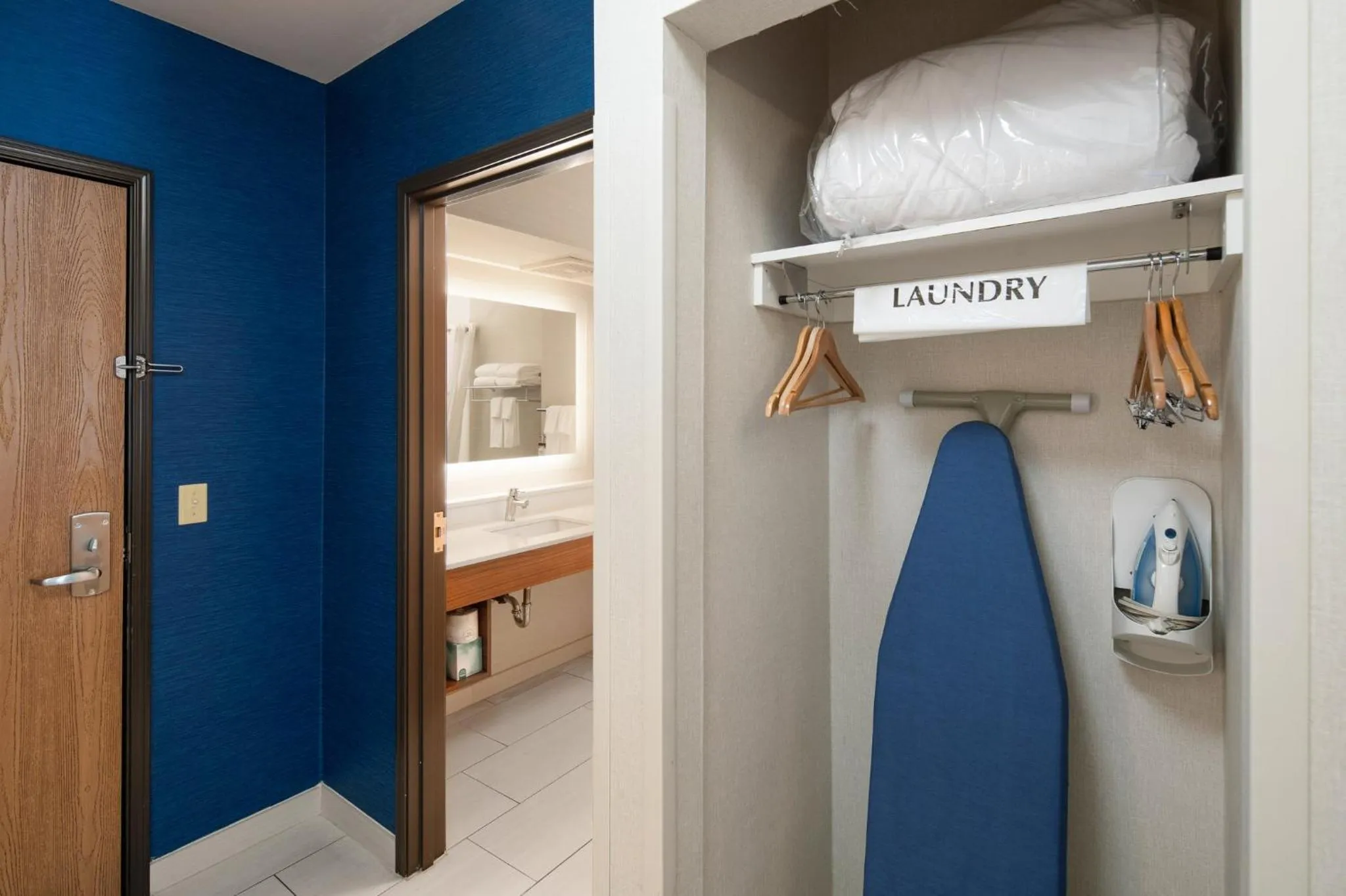 Photo of the whole room in Holiday Inn Express Hotel & Suites Coeur D'Alene I-90 Exit 11 by IHG