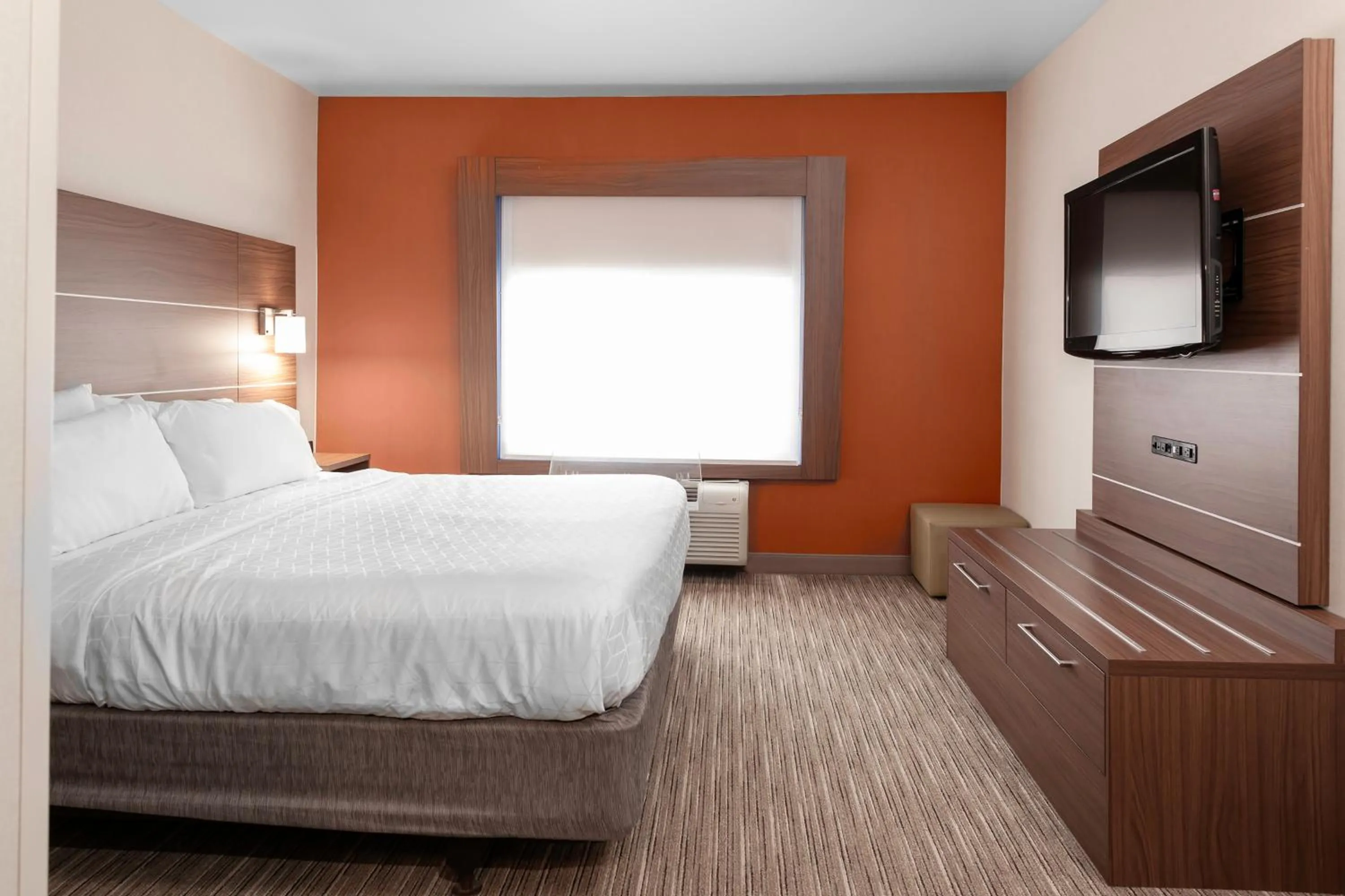 Bed in Holiday Inn Express Hotel & Suites Coeur D'Alene I-90 Exit 11 by IHG