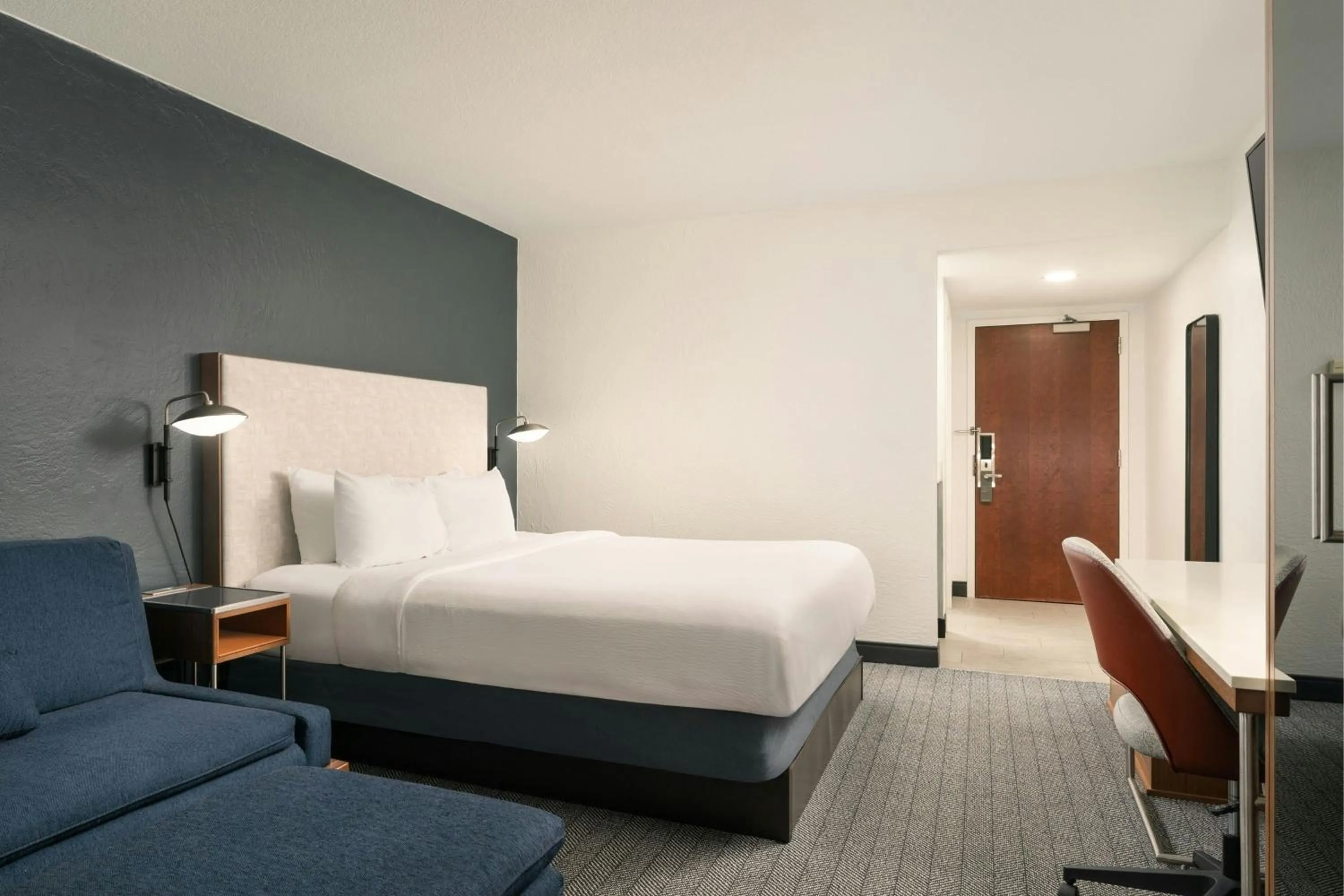 Photo of the whole room, Bed in Courtyard by Marriott Boynton Beach