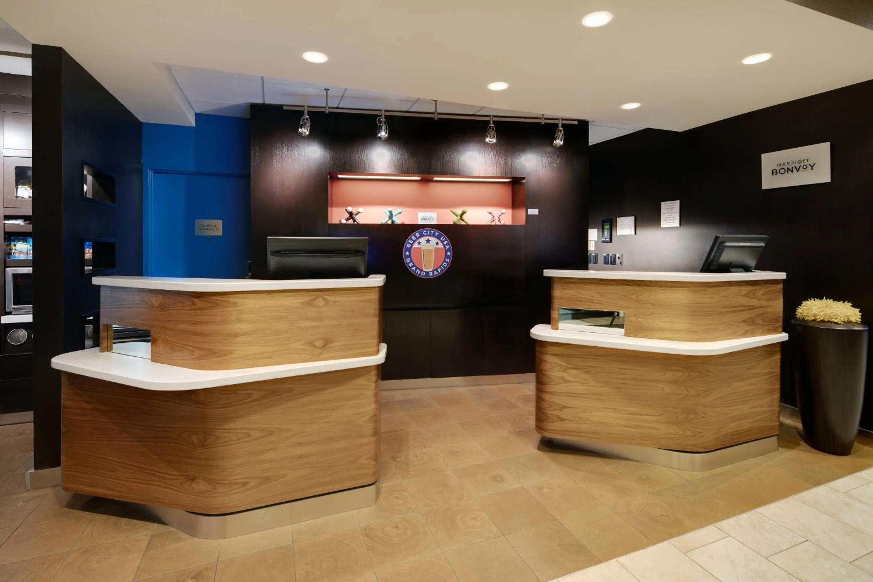 Lobby or reception in Courtyard Grand Rapids Airport