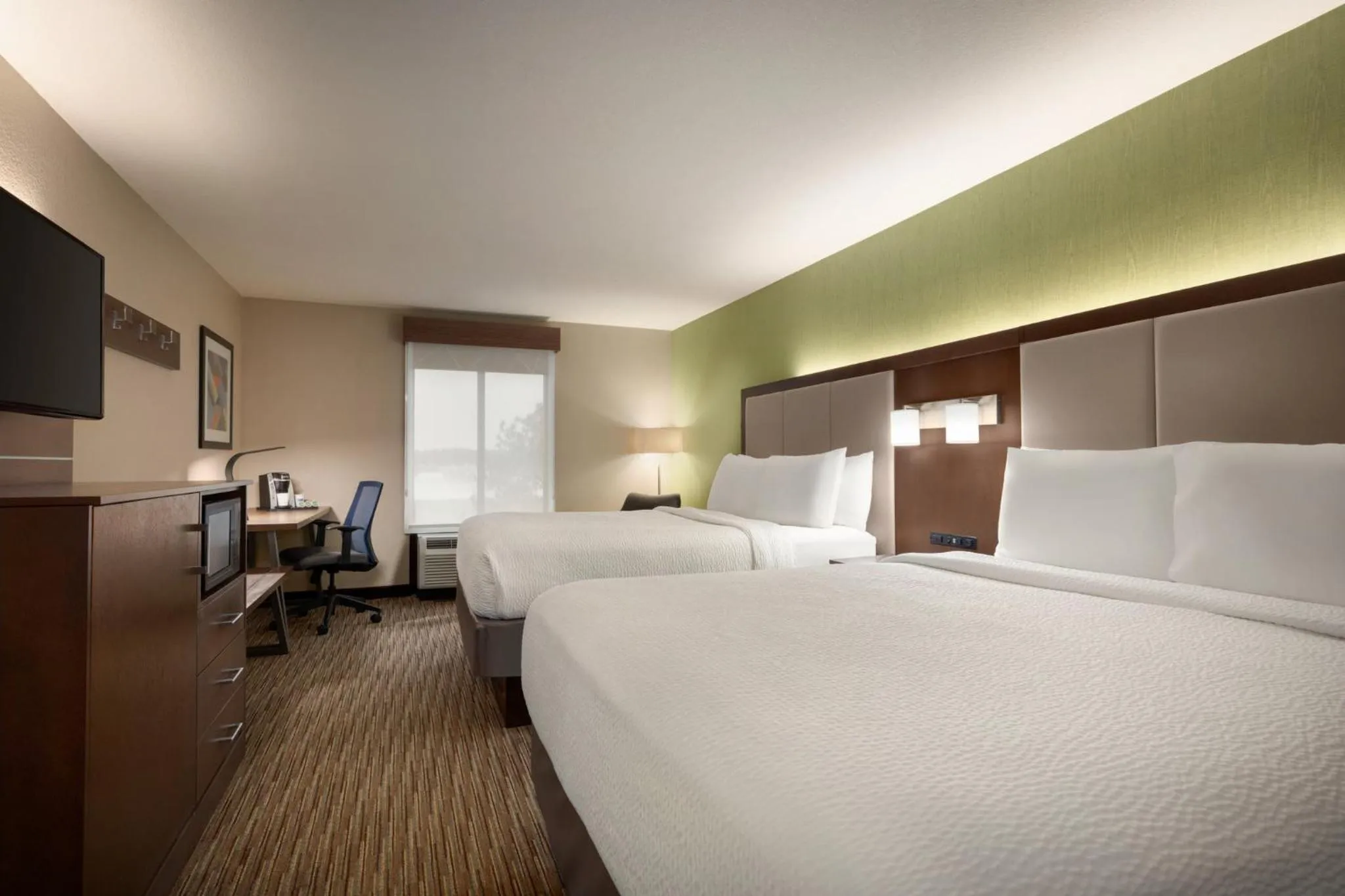 Photo of the whole room, Bed in Holiday Inn Express Hotel & Suites Atlanta-Cumming by IHG