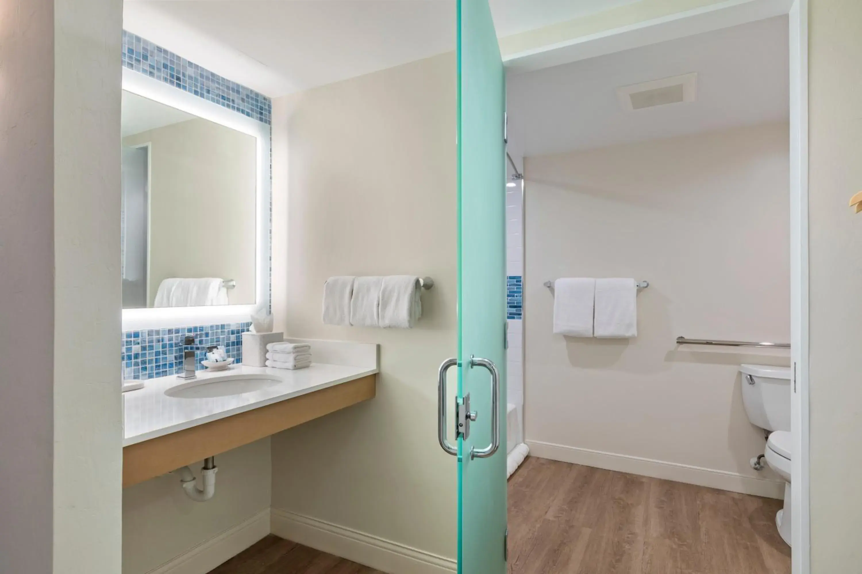 Pool View Two Queens Accessible in Opal Grand Oceanfront Resort & Spa Pool View Two Queens Accessible in Opal Grand Oceanfront Resort & Spa