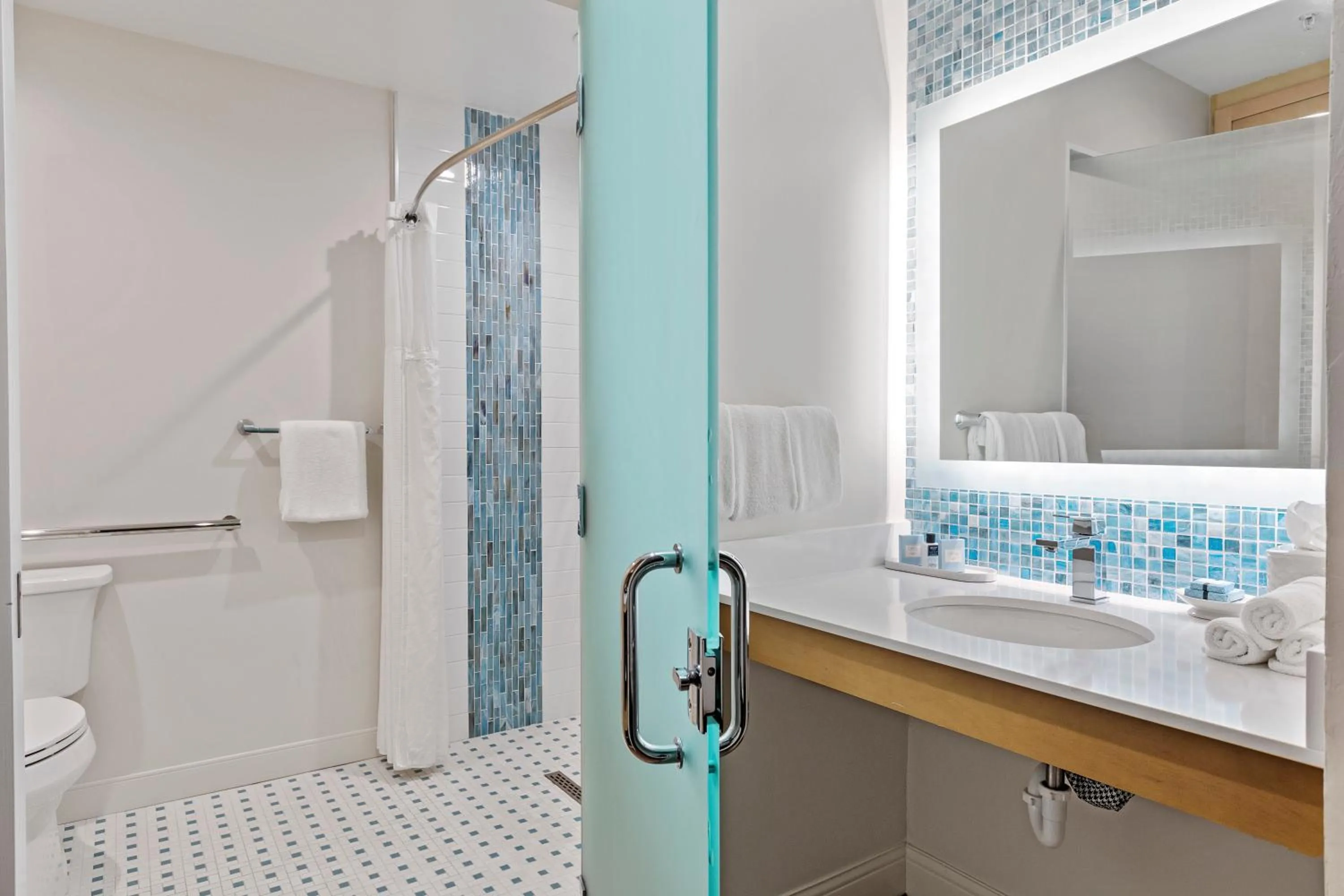 Bathroom in Opal Grand Oceanfront Resort & Spa